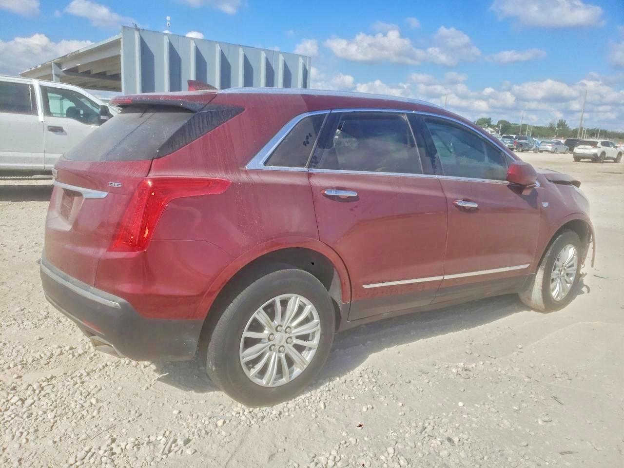 2017 CADILLAC XT5