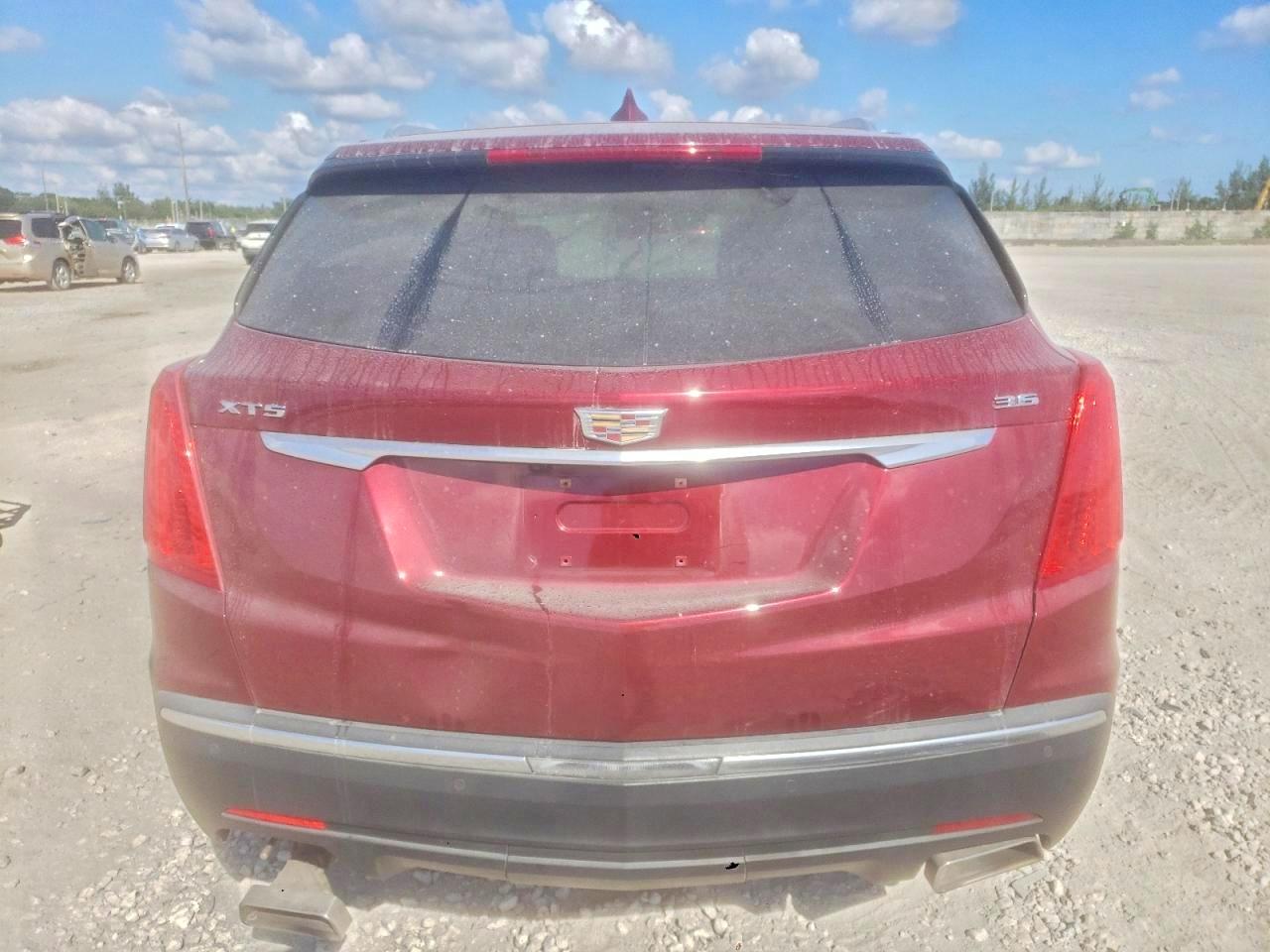 2017 CADILLAC XT5