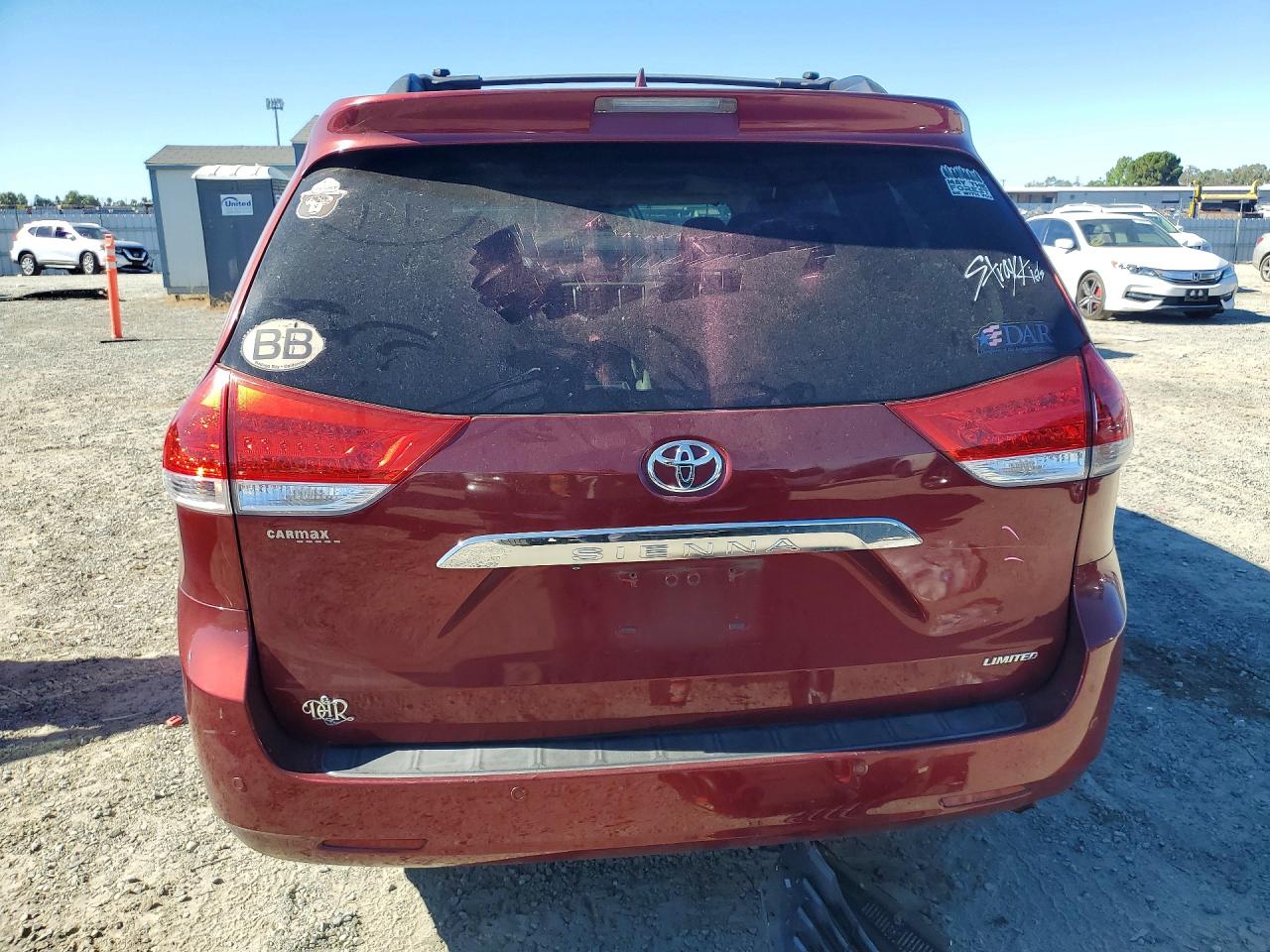 2011 TOYOTA SIENNA