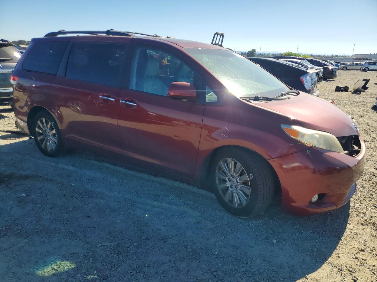 2011 TOYOTA SIENNA