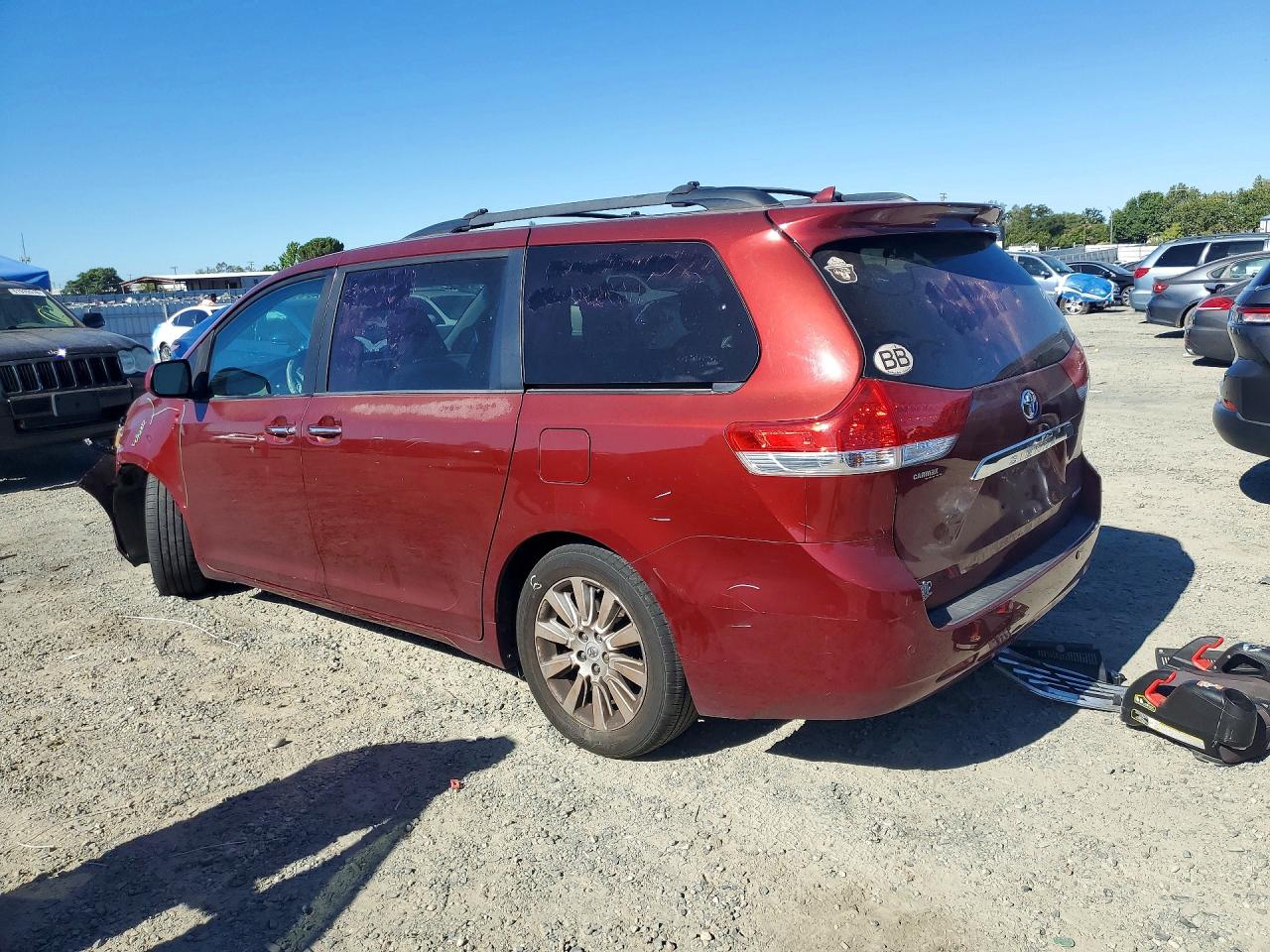 2011 TOYOTA SIENNA