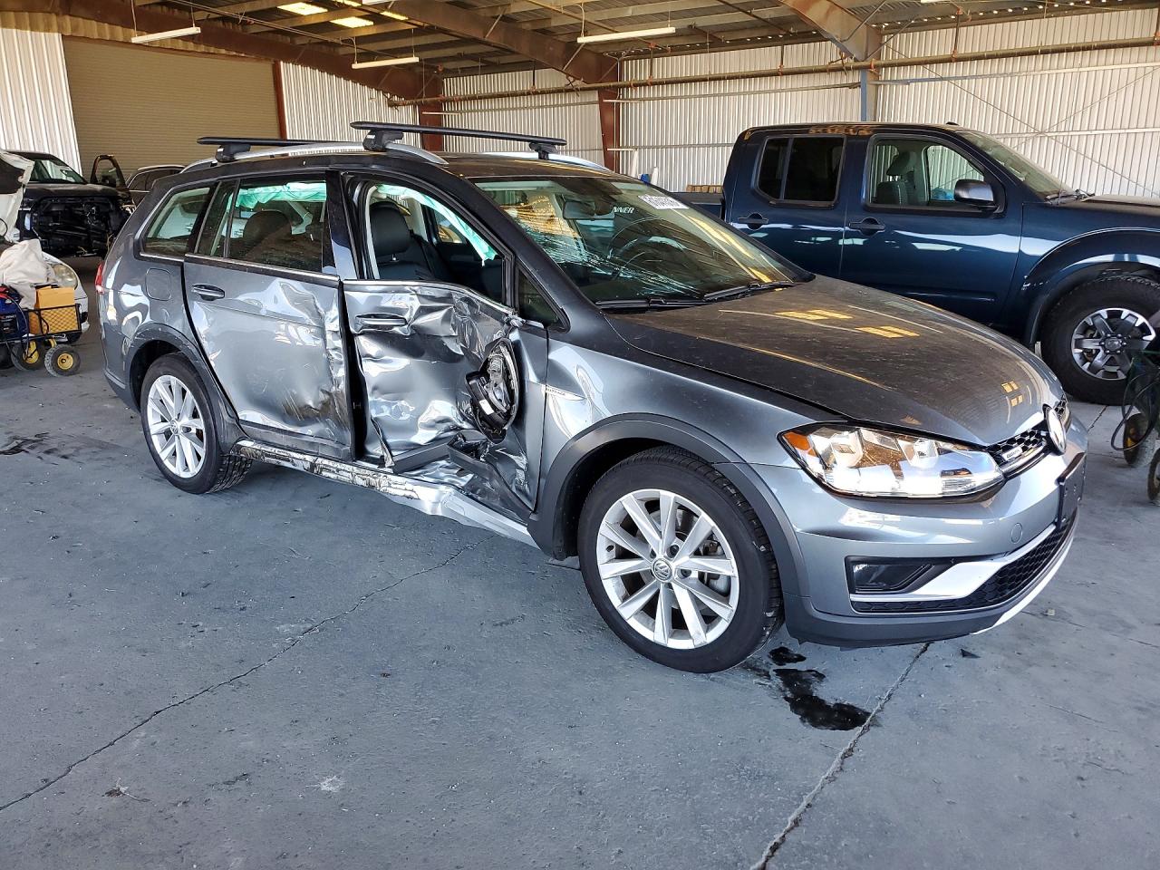 2019 VOLKSWAGEN GOLF