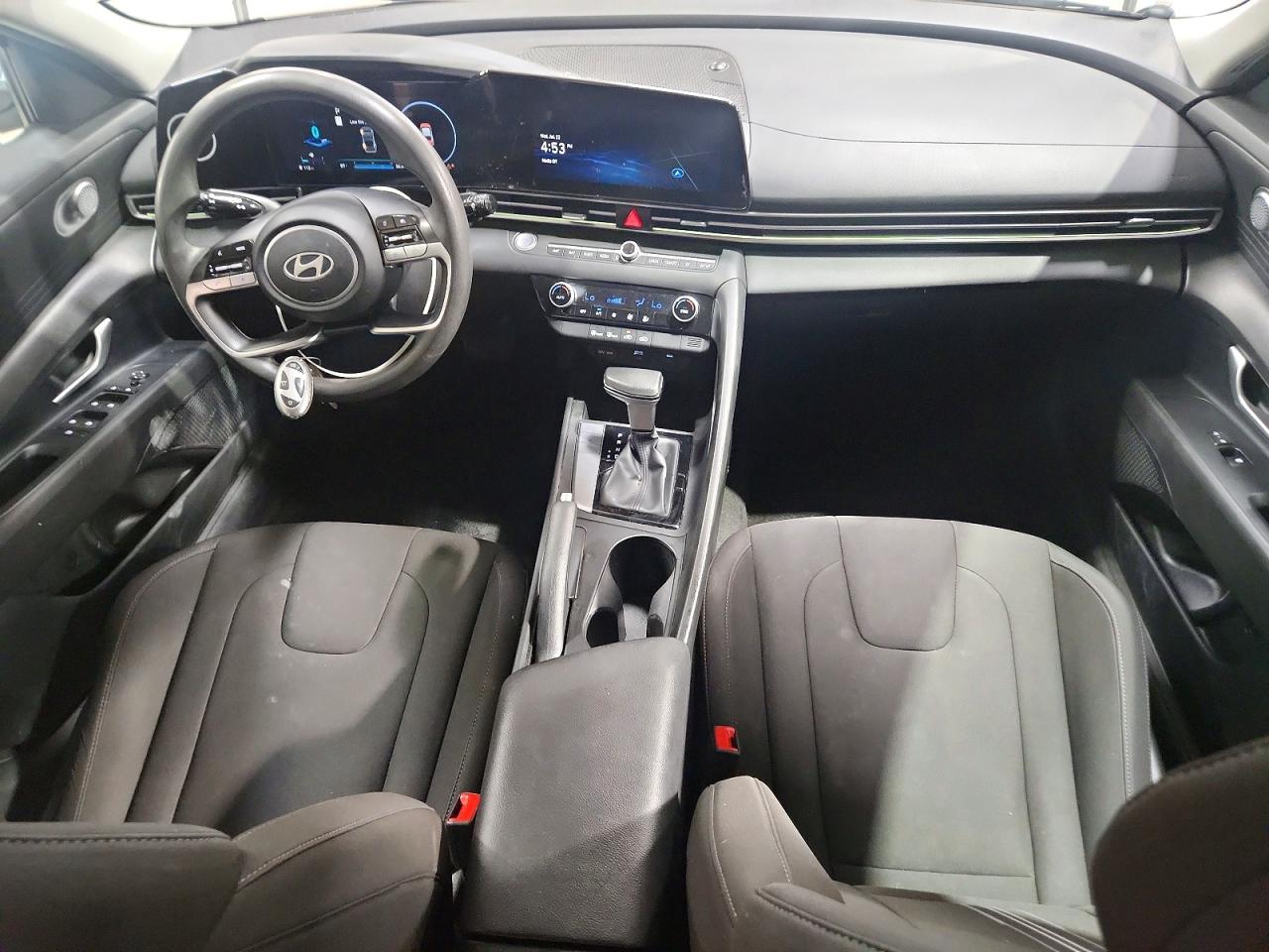 2024 HYUNDAI ELANTRA