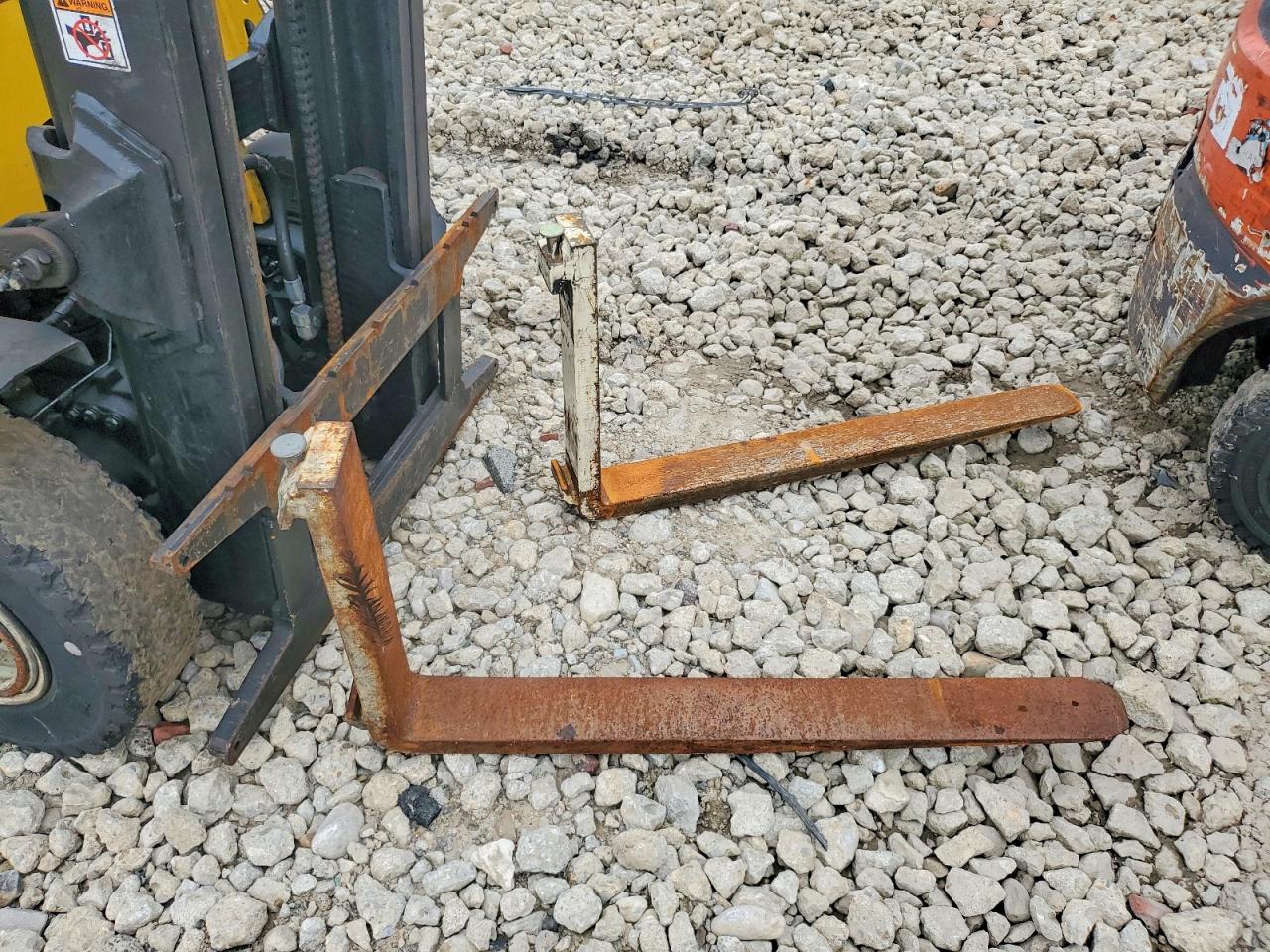 2017 YALE LIFT TRUCK