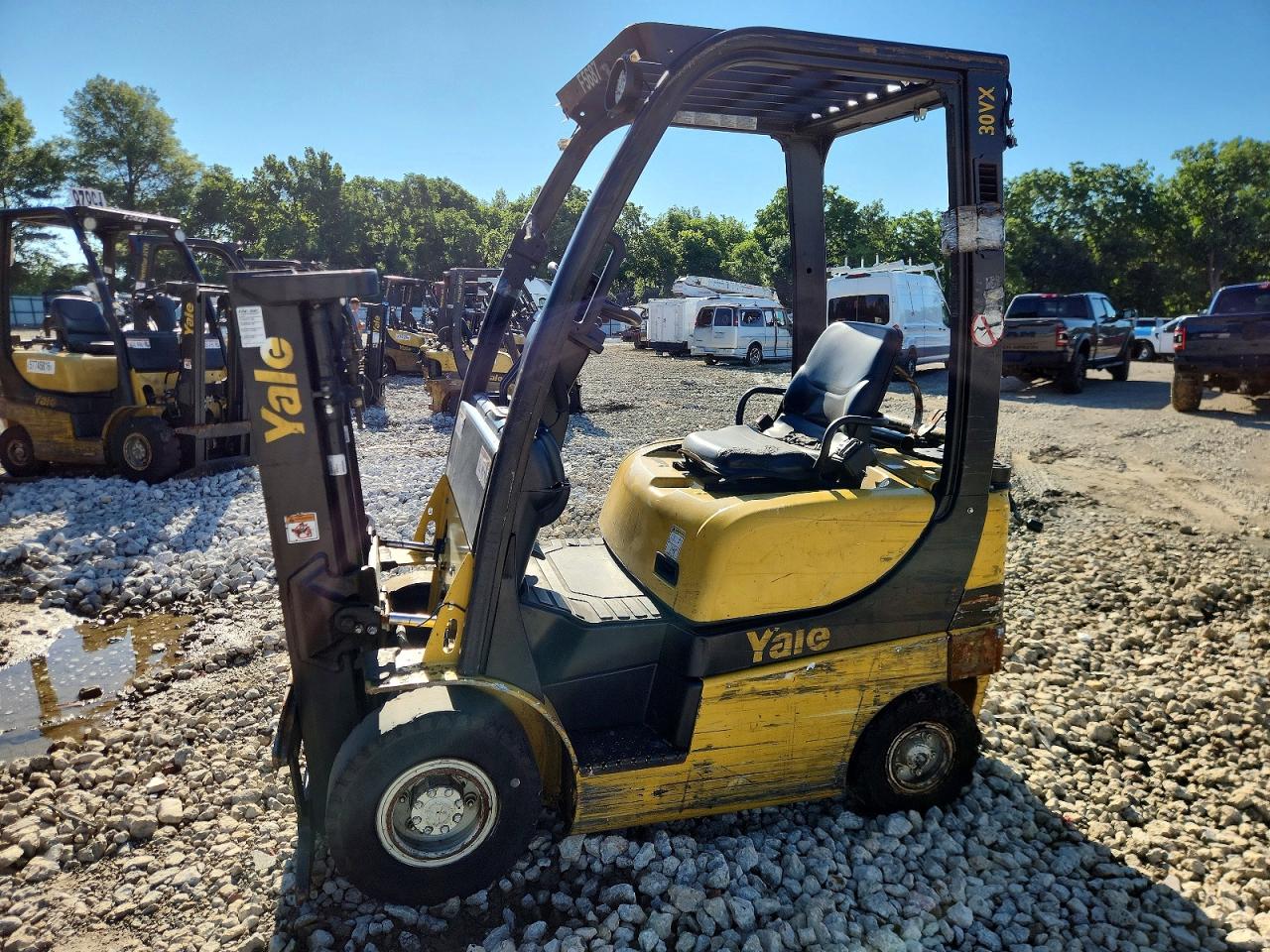 2017 YALE LIFT TRUCK