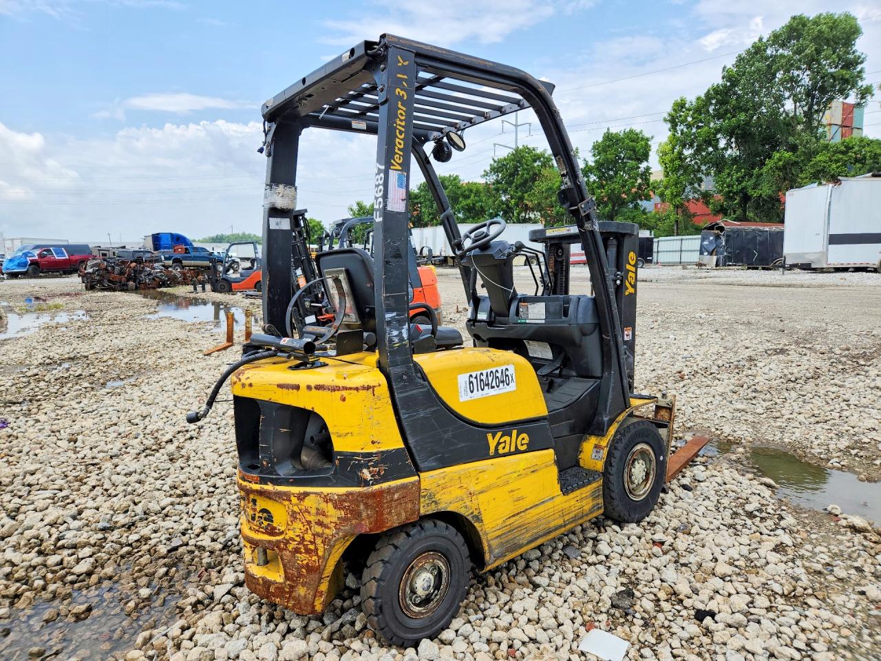 2017 YALE LIFT TRUCK