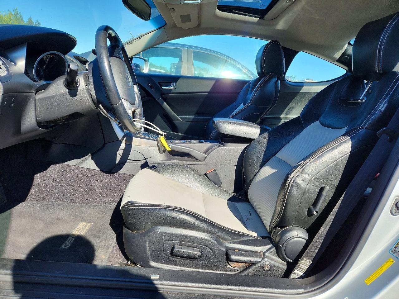 2010 HYUNDAI GENESIS