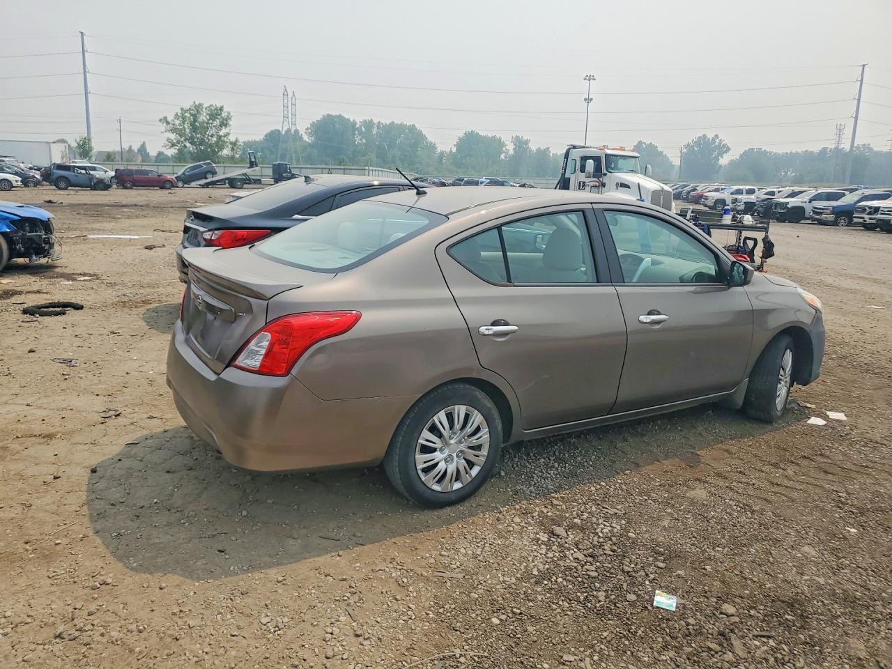 2015 NISSAN VERSA