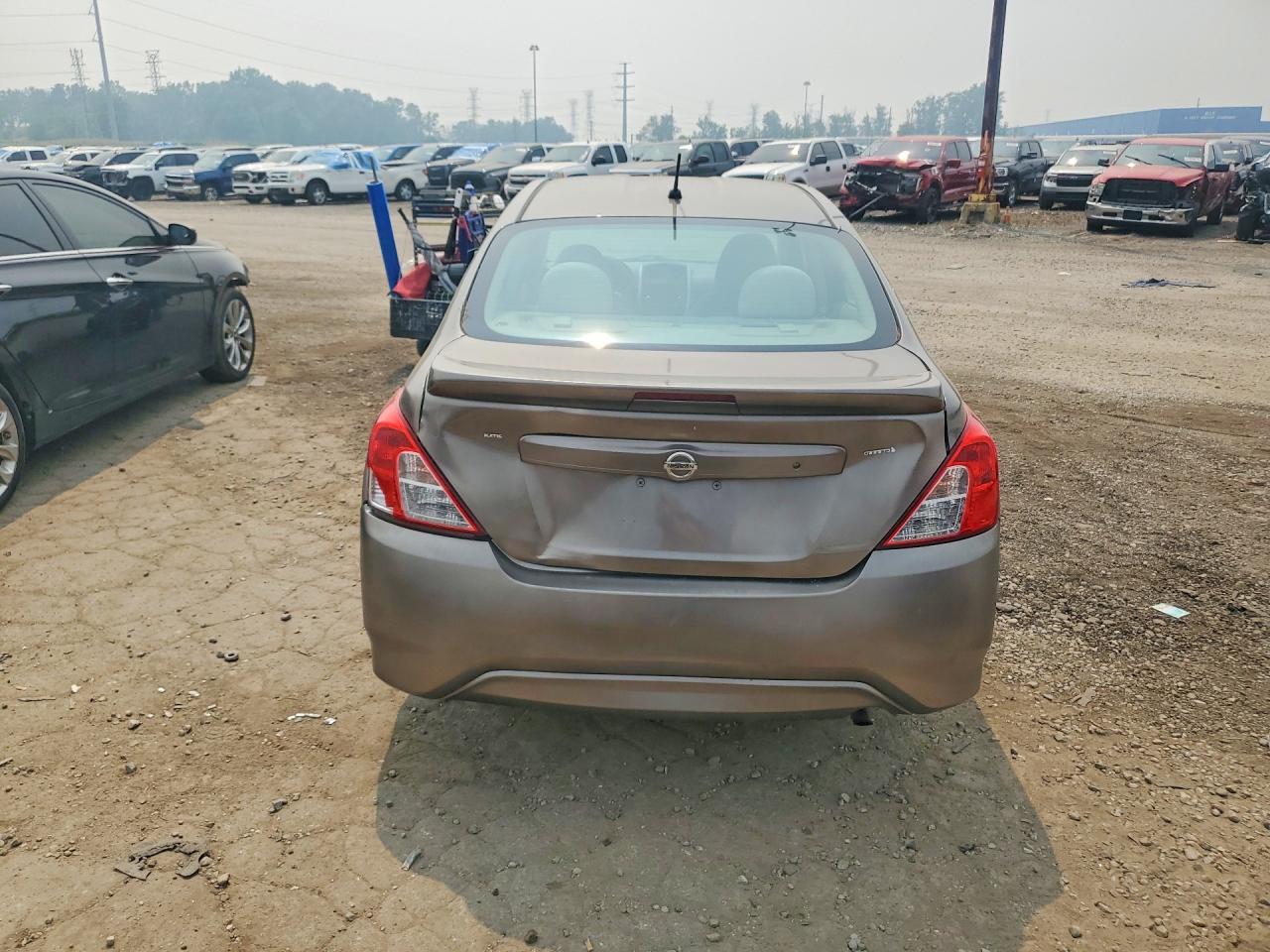 2015 NISSAN VERSA