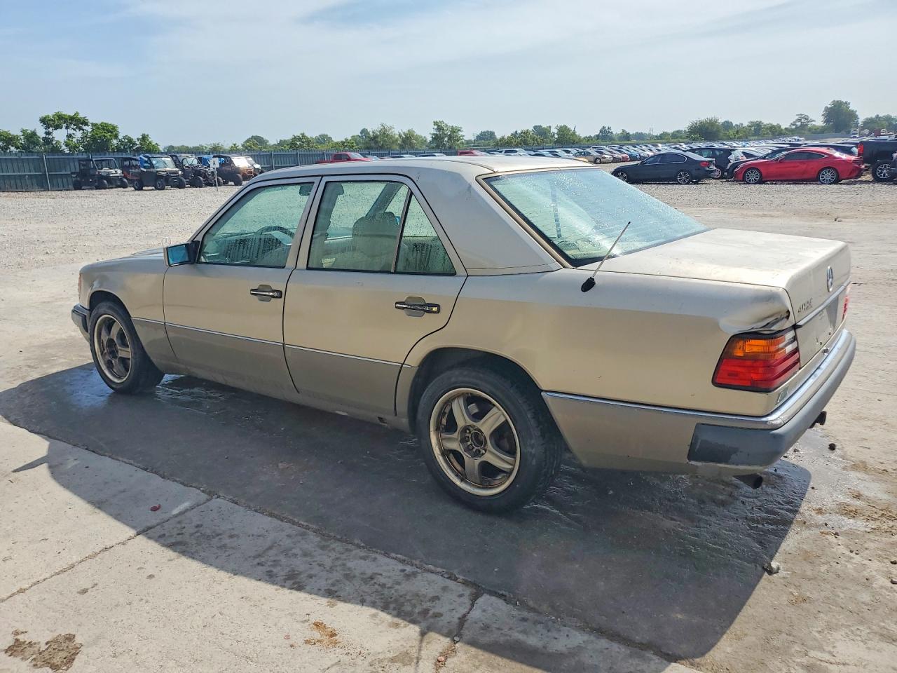 1992 MERCEDES-BENZ 400-CLASS