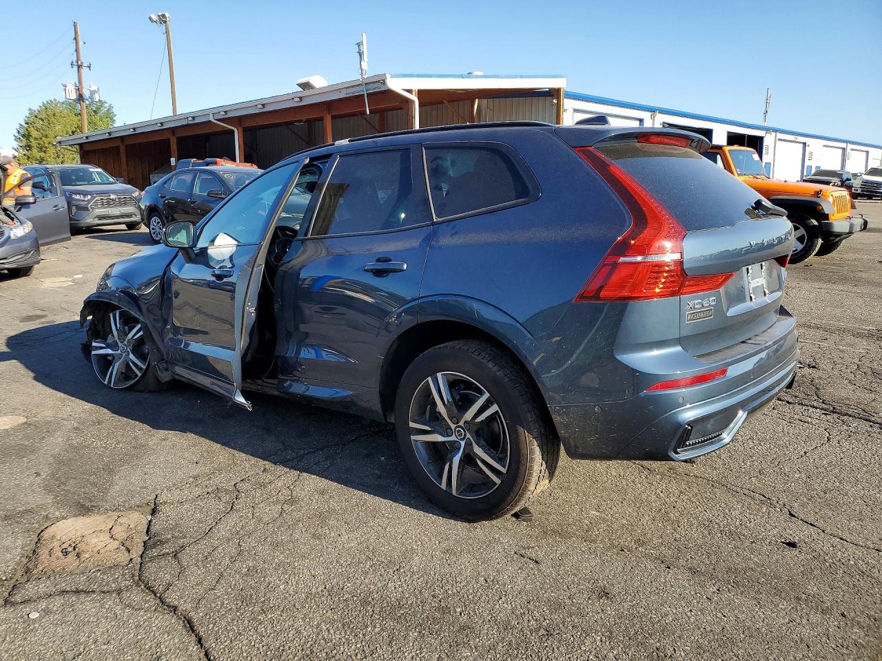 2022 VOLVO XC60