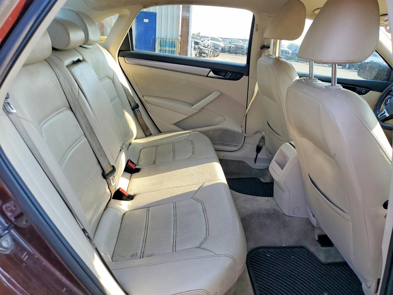 2014 VOLKSWAGEN PASSAT