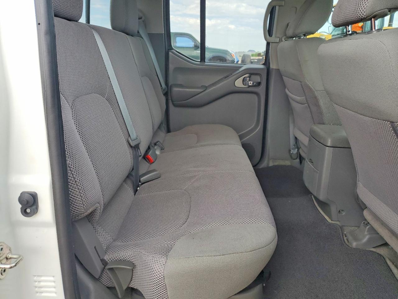 2017 NISSAN FRONTIER