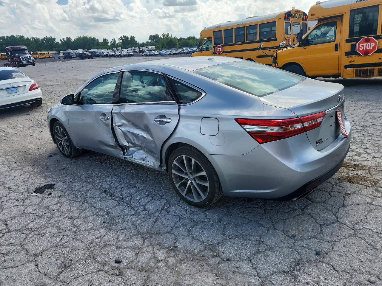 2015 TOYOTA AVALON