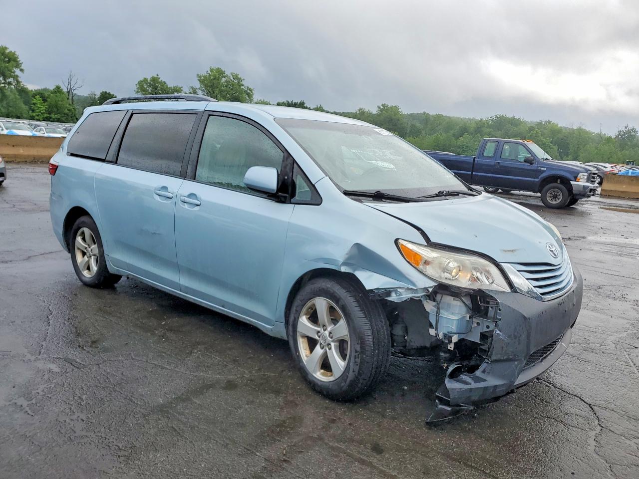 2015 TOYOTA SIENNA