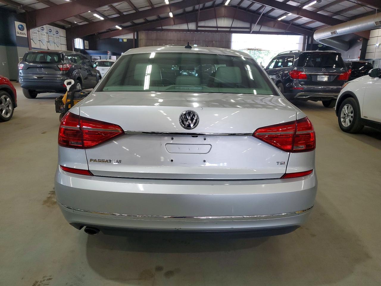 2016 VOLKSWAGEN PASSAT