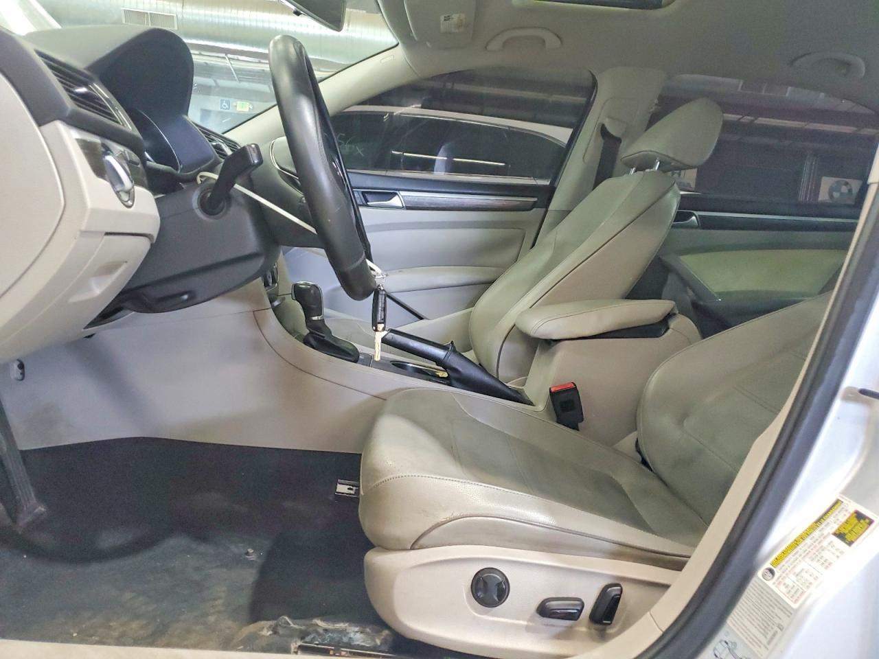 2016 VOLKSWAGEN PASSAT