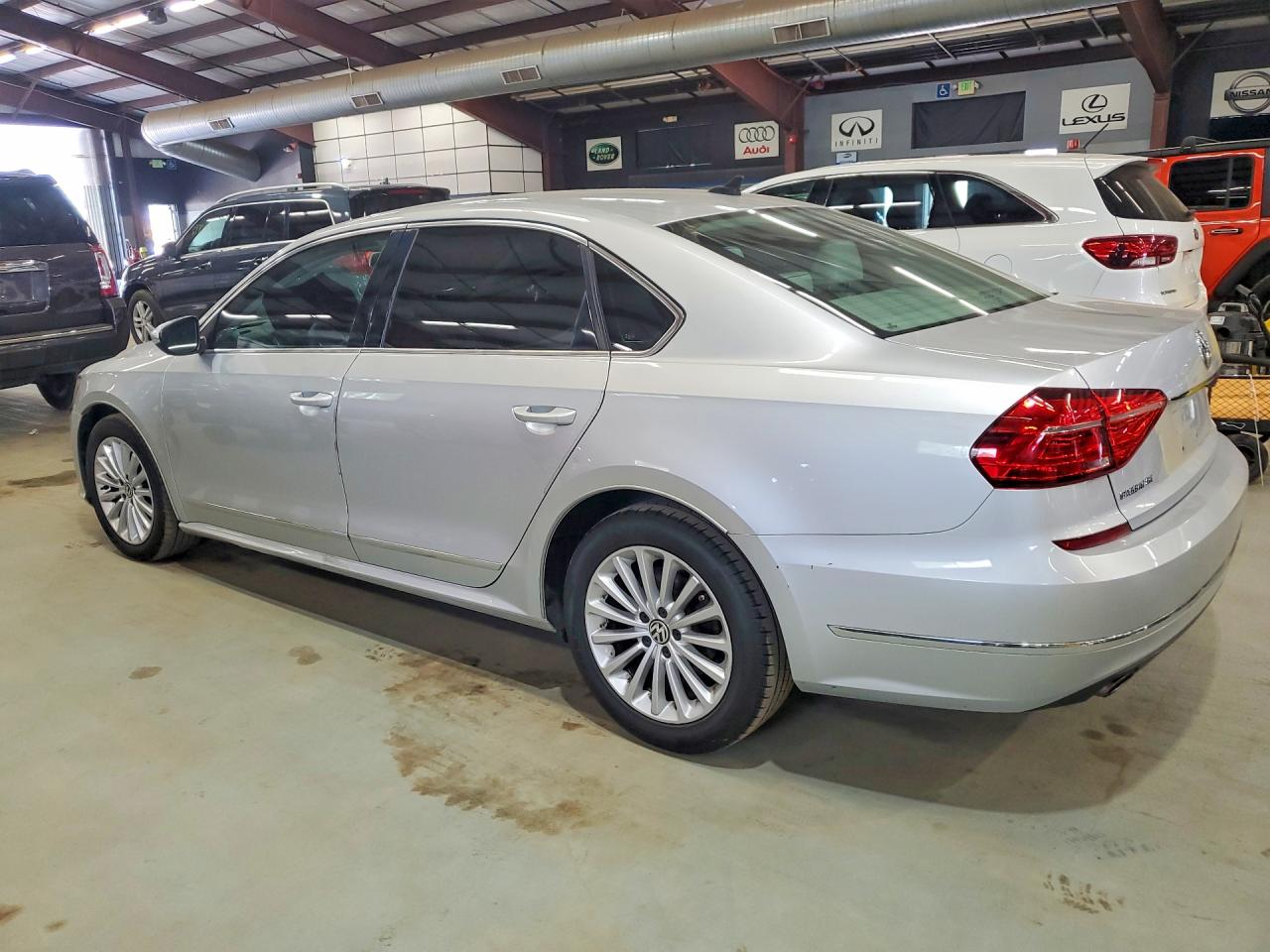 2016 VOLKSWAGEN PASSAT