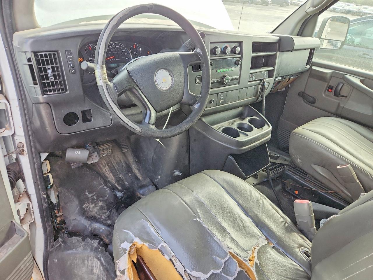 2011 CHEVROLET EXPRESS