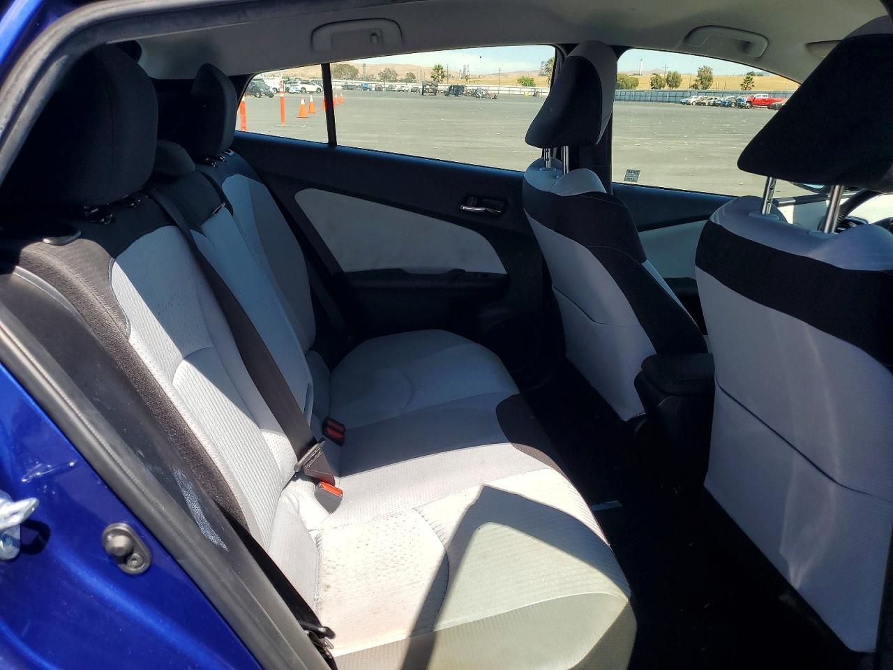 2016 TOYOTA PRIUS