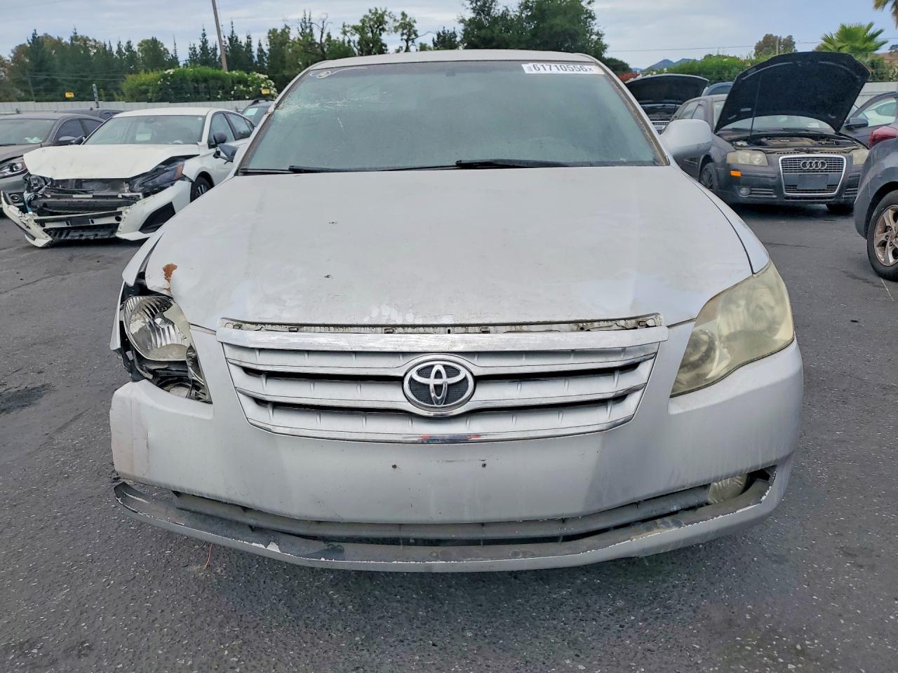 2005 TOYOTA AVALON