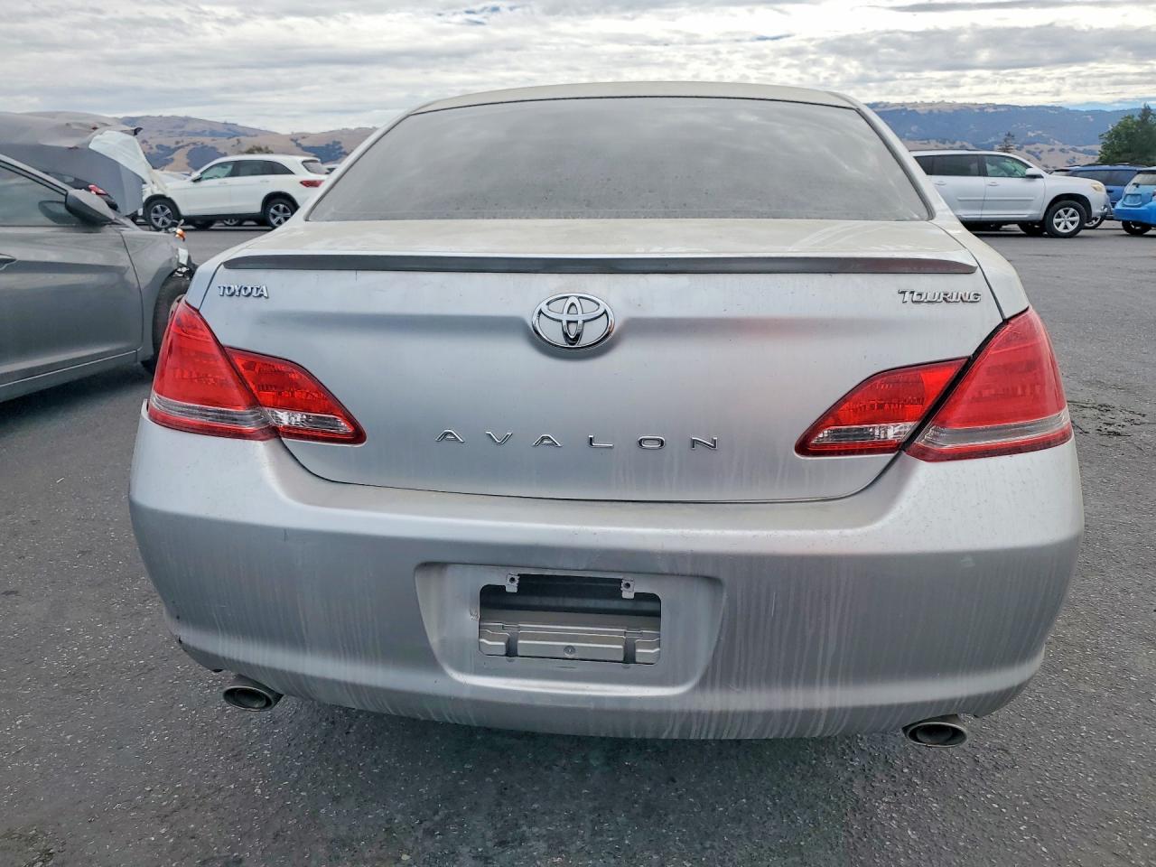 2005 TOYOTA AVALON