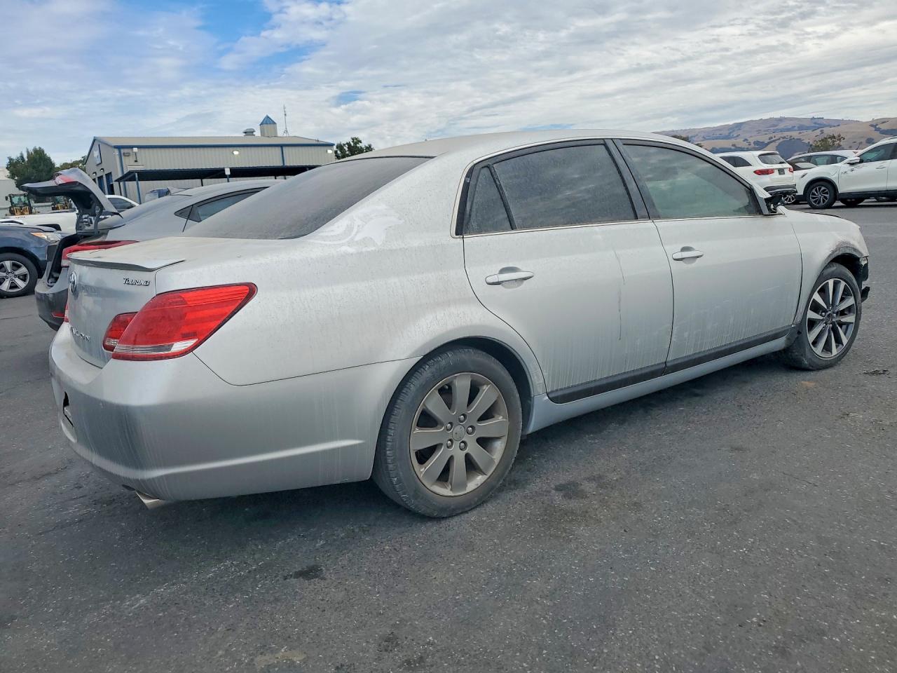 2005 TOYOTA AVALON