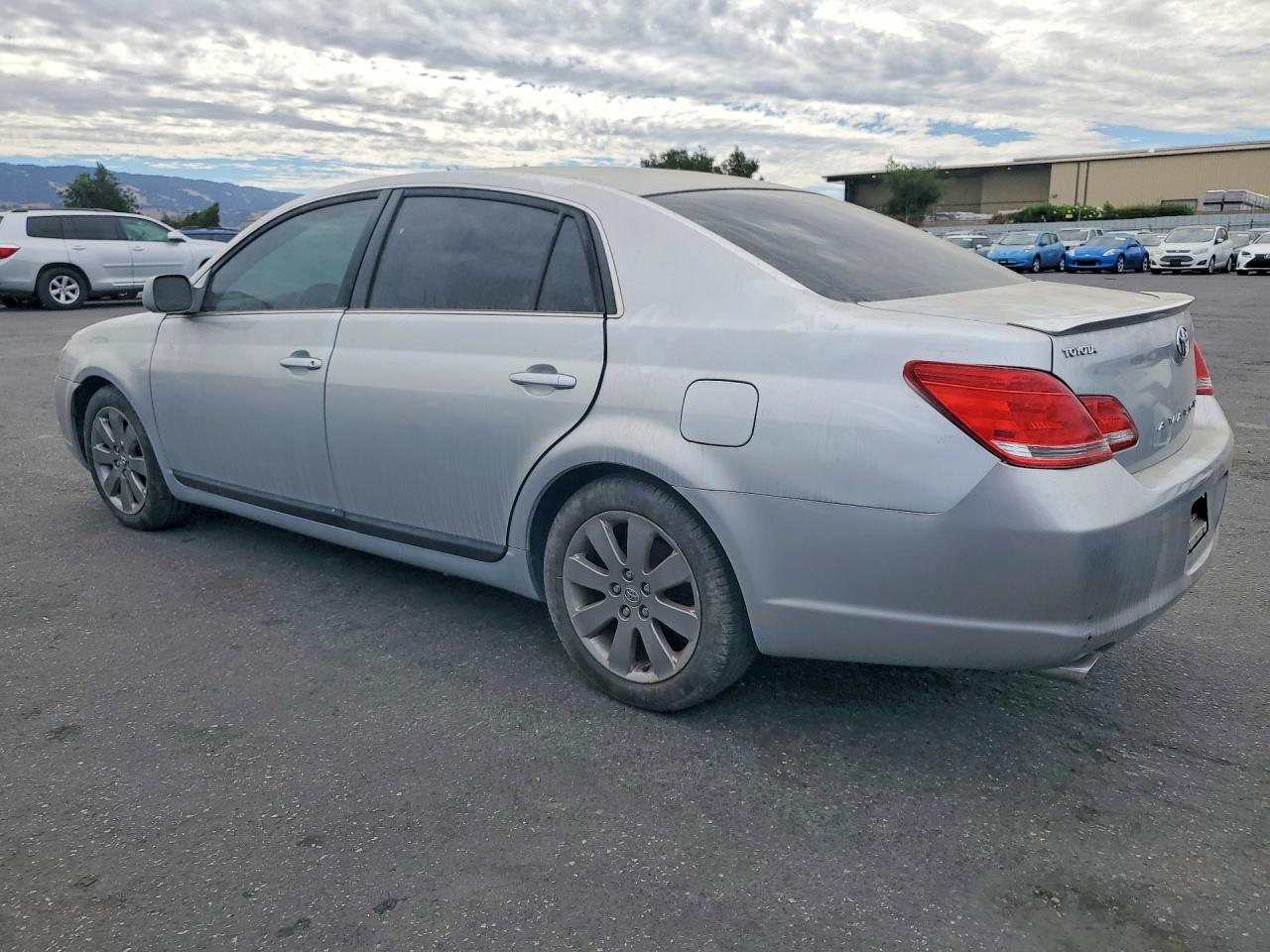 2005 TOYOTA AVALON