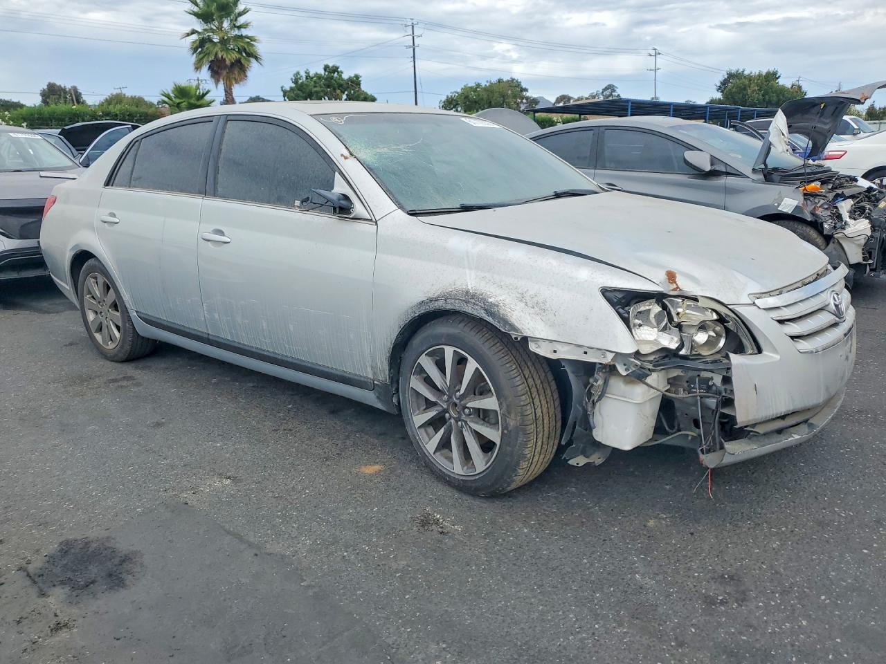 2005 TOYOTA AVALON