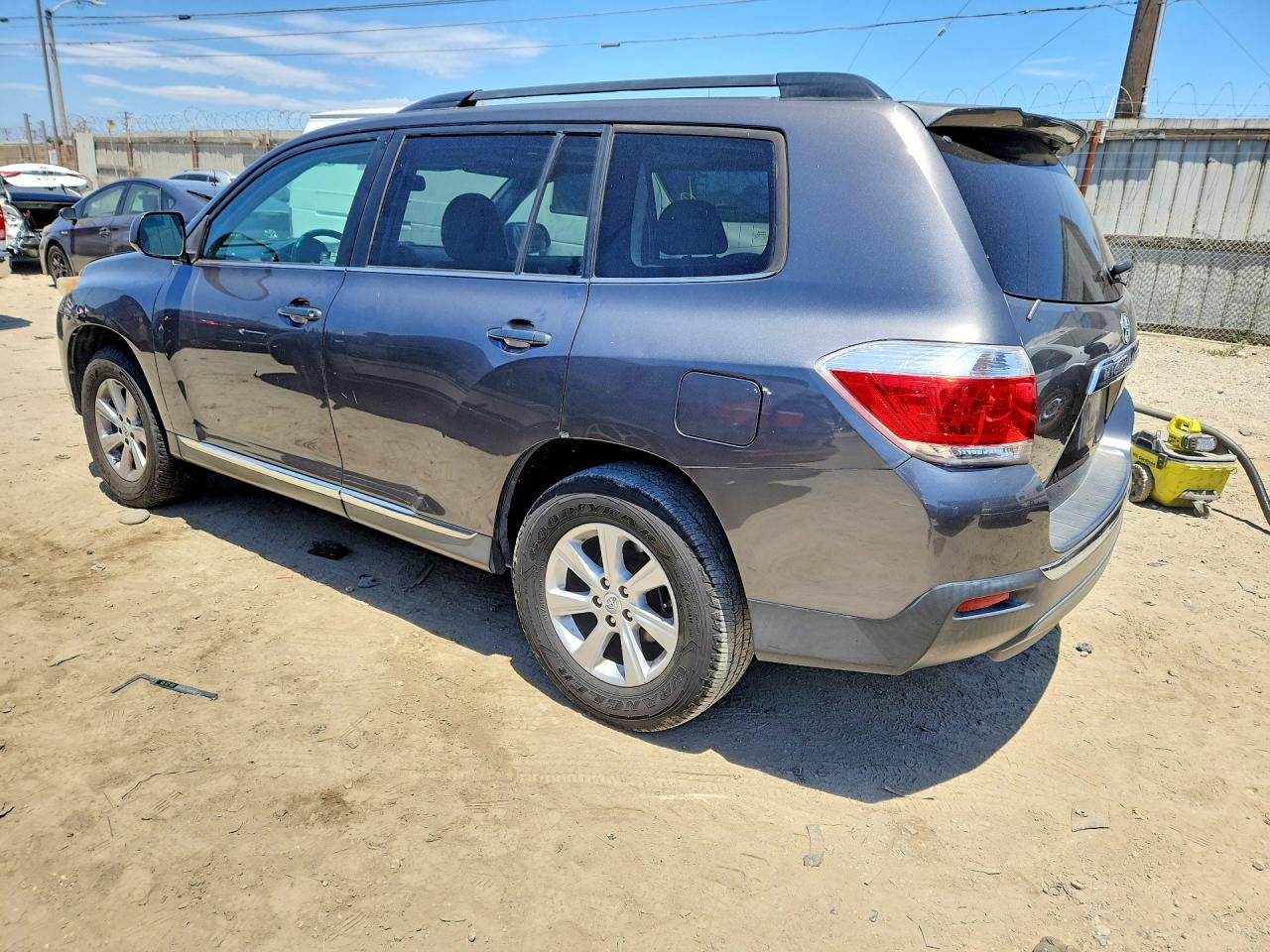 2011 TOYOTA HIGHLANDER