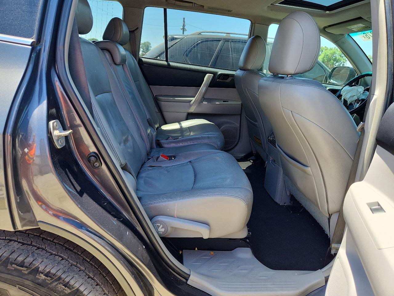 2011 TOYOTA HIGHLANDER
