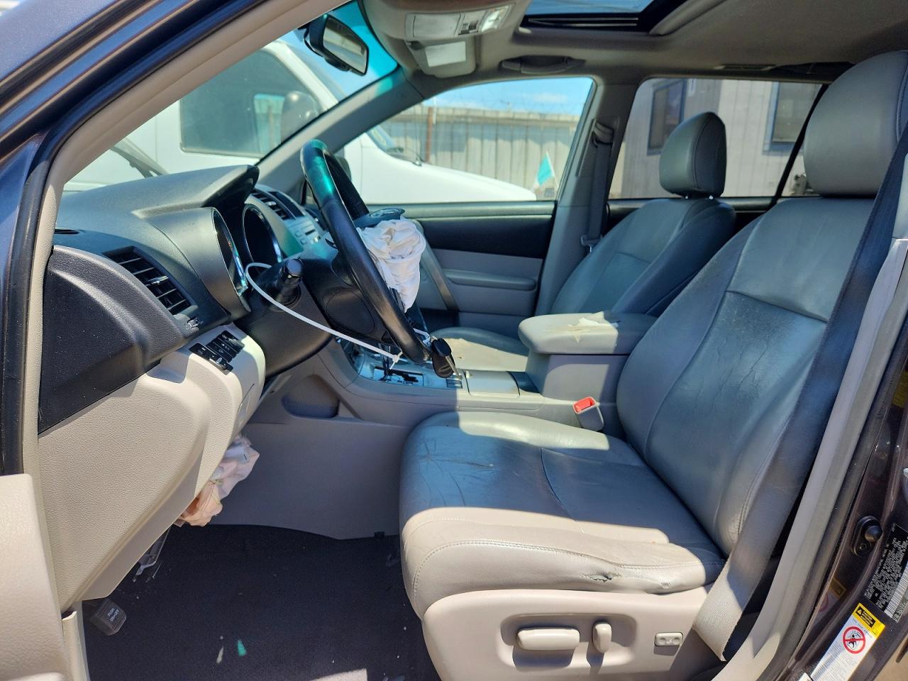 2011 TOYOTA HIGHLANDER