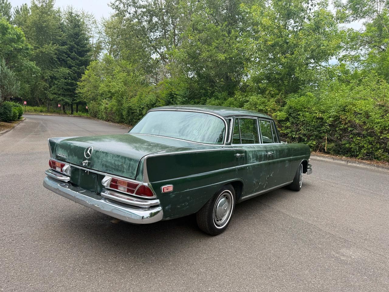 1968 MERCEDES-BENZ 230-CLASS