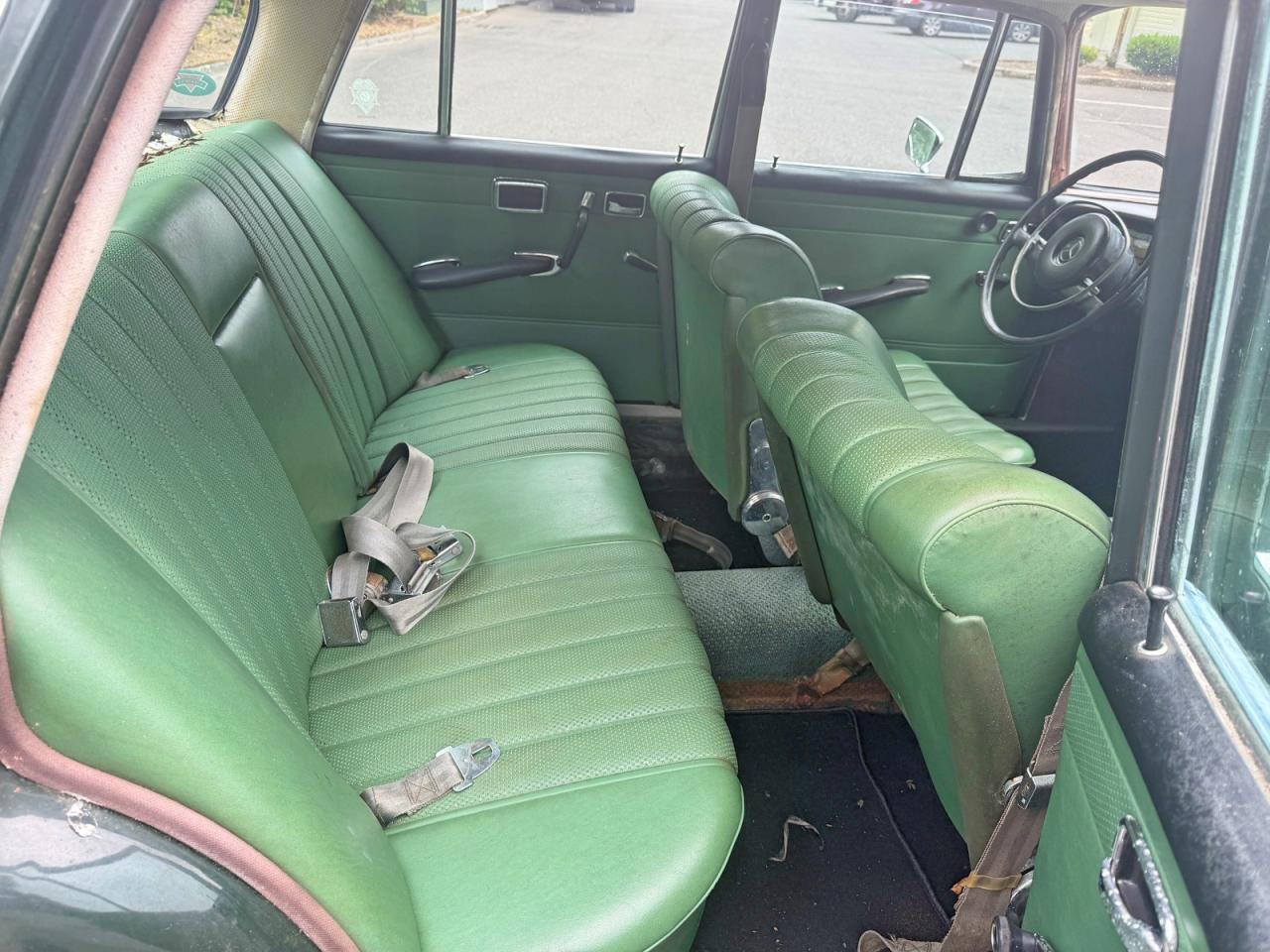 1968 MERCEDES-BENZ 230-CLASS