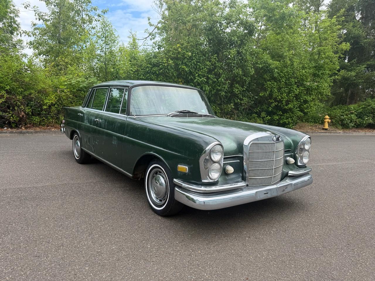 1968 MERCEDES-BENZ 230-CLASS