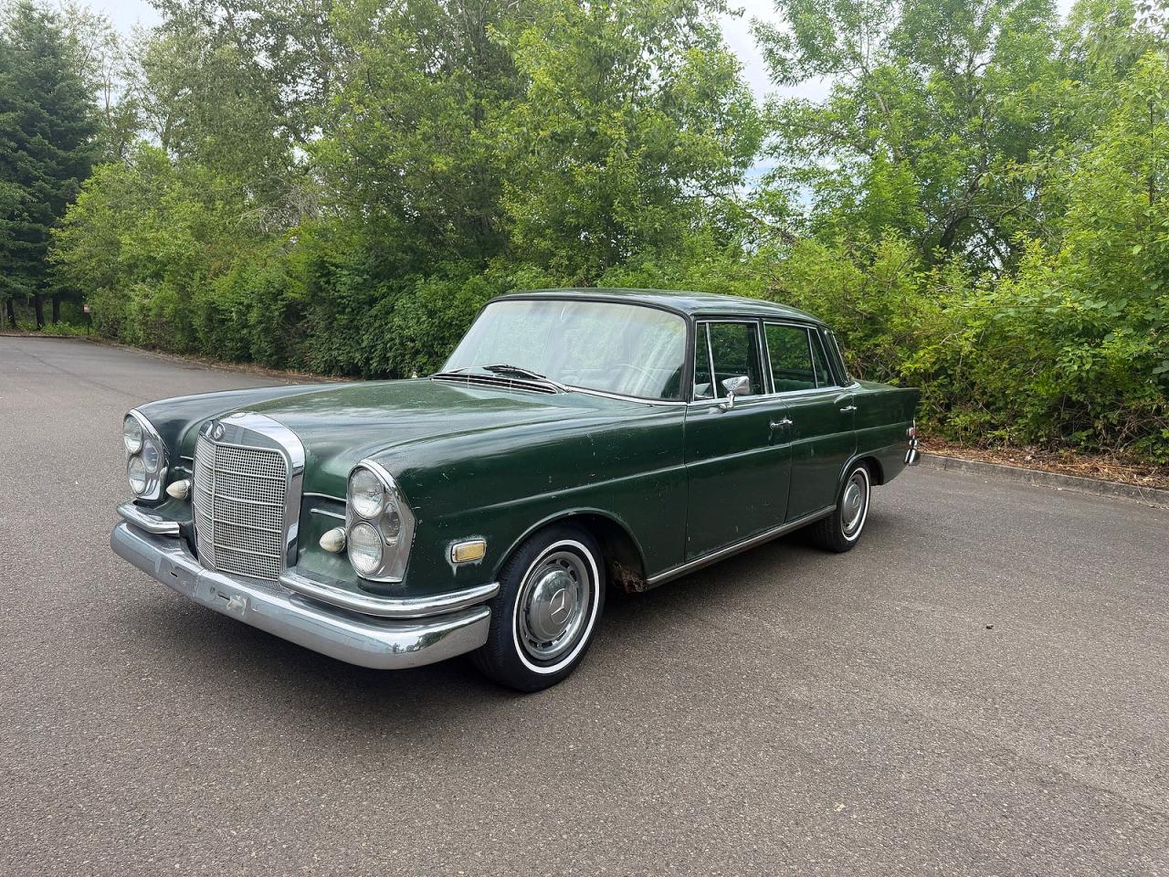 1968 MERCEDES-BENZ 230-CLASS