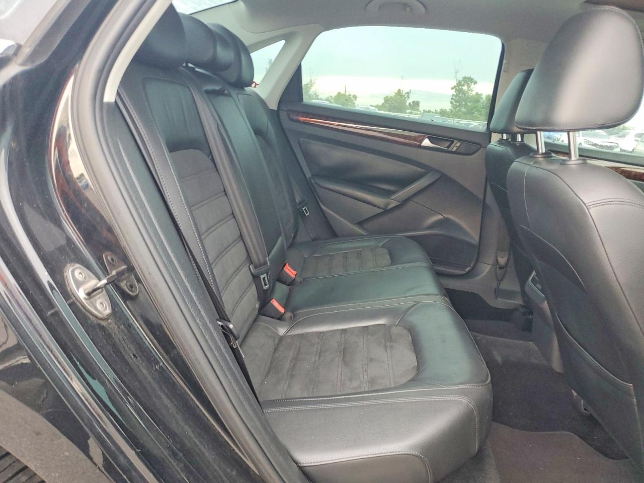2013 VOLKSWAGEN PASSAT