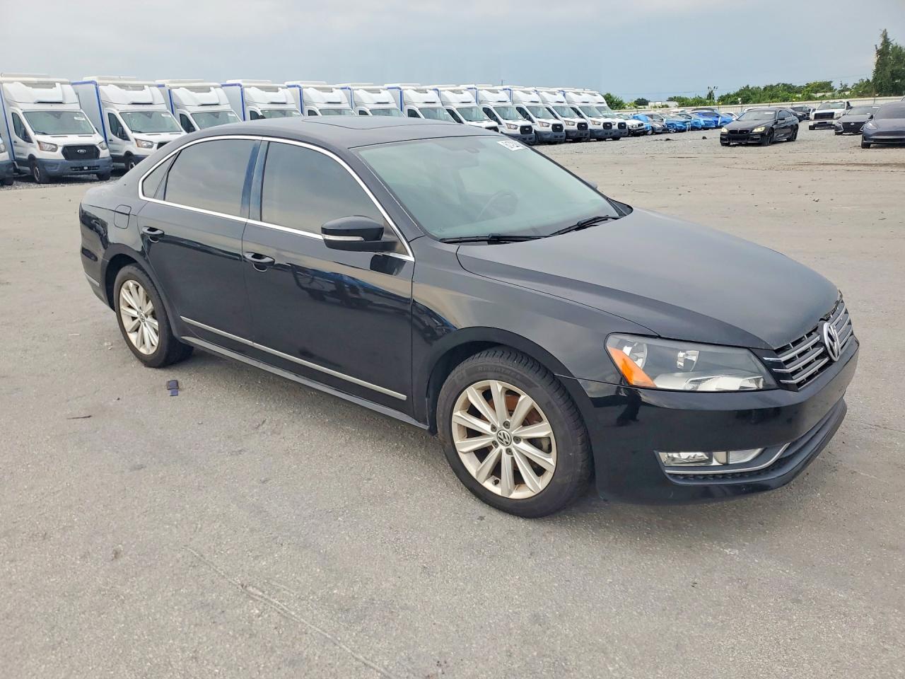 2013 VOLKSWAGEN PASSAT