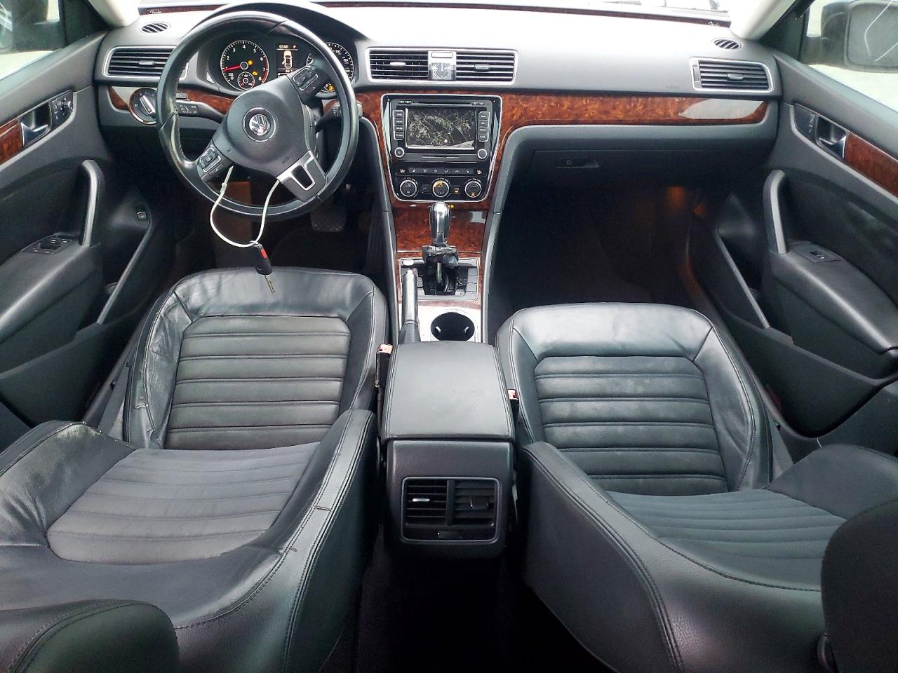 2013 VOLKSWAGEN PASSAT