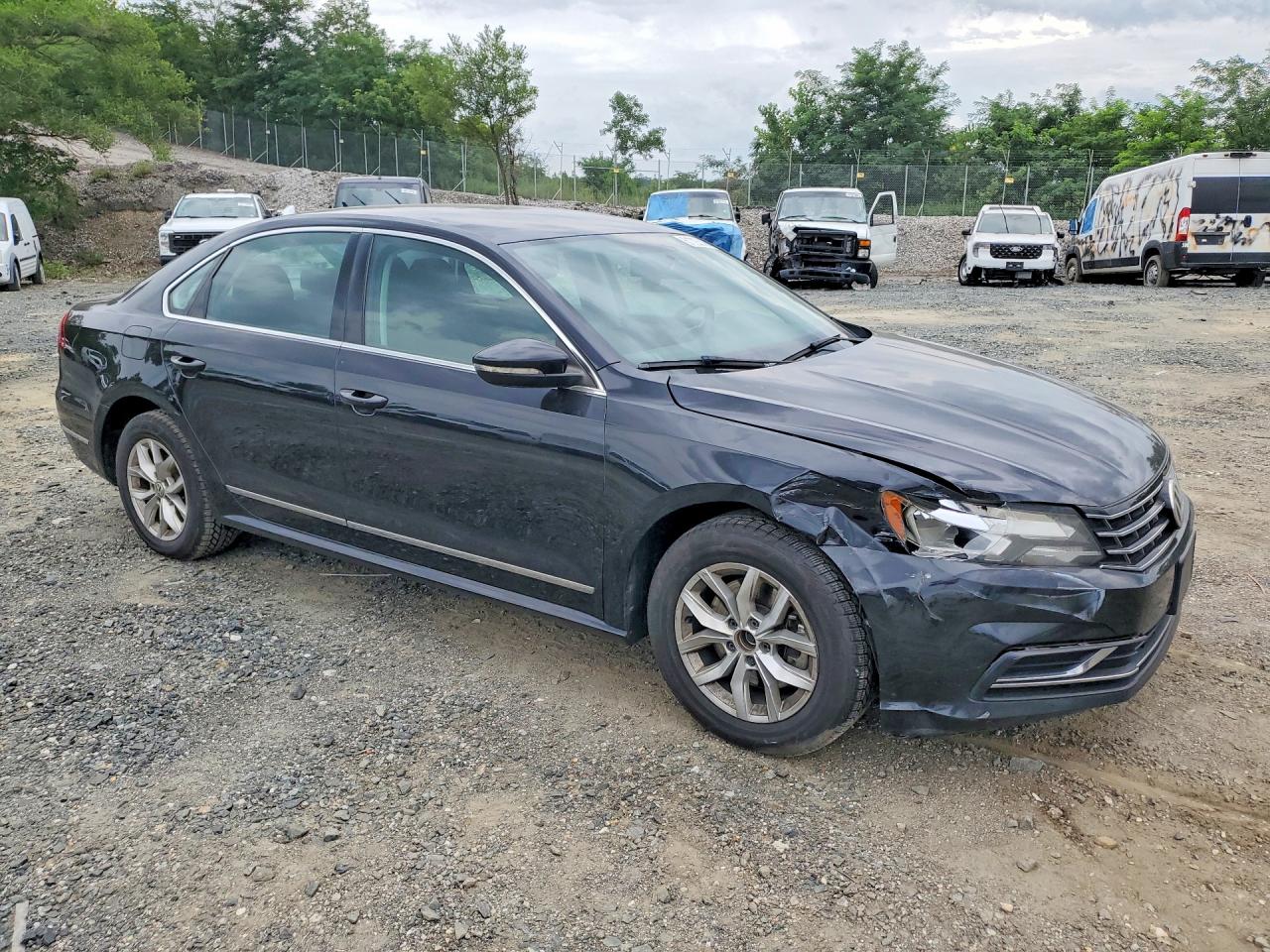 2017 VOLKSWAGEN PASSAT
