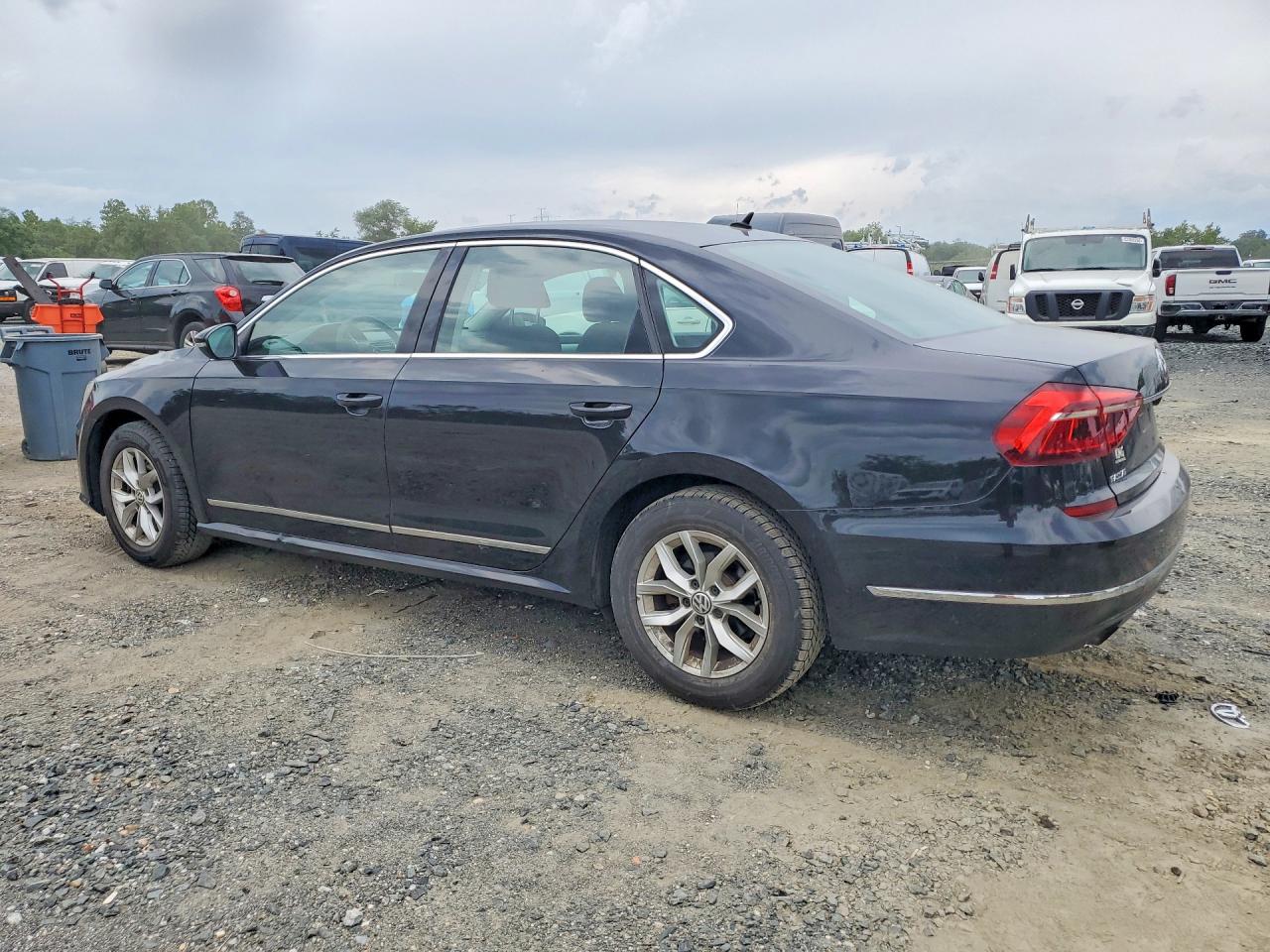 2017 VOLKSWAGEN PASSAT