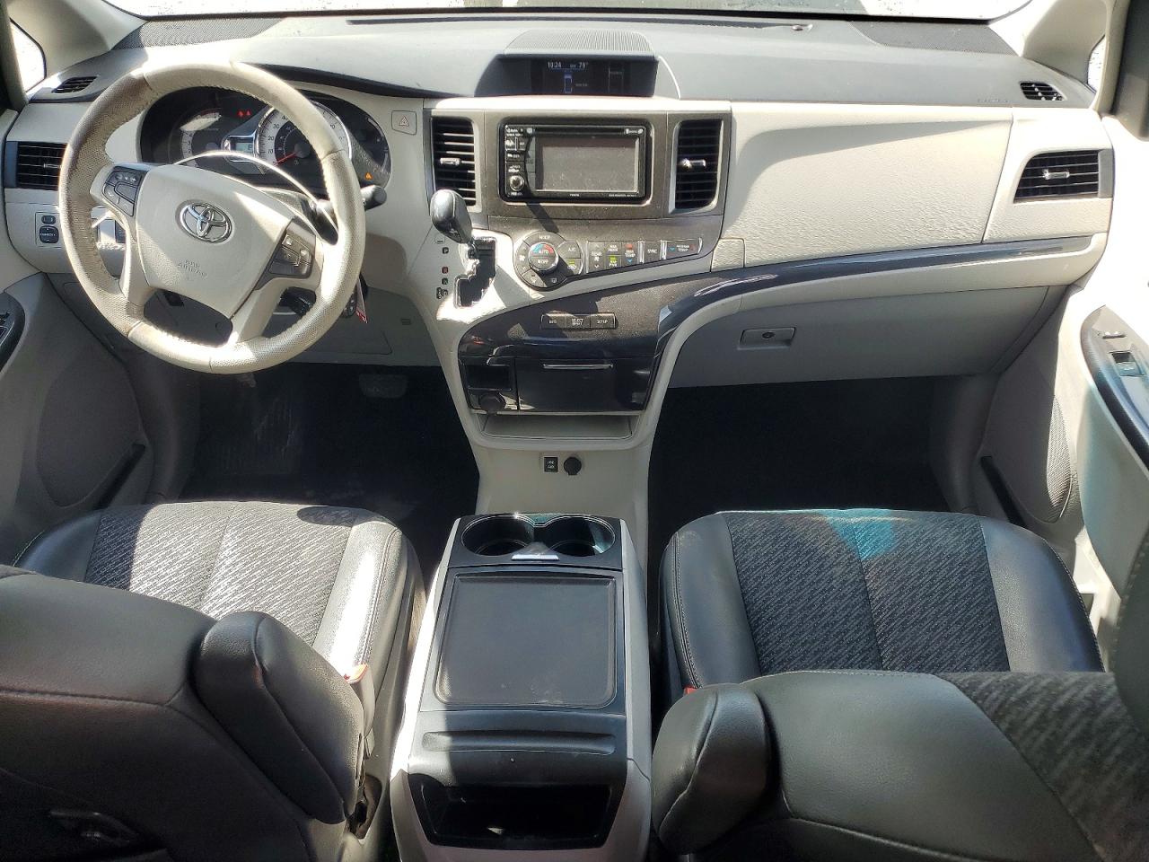 2014 TOYOTA SIENNA