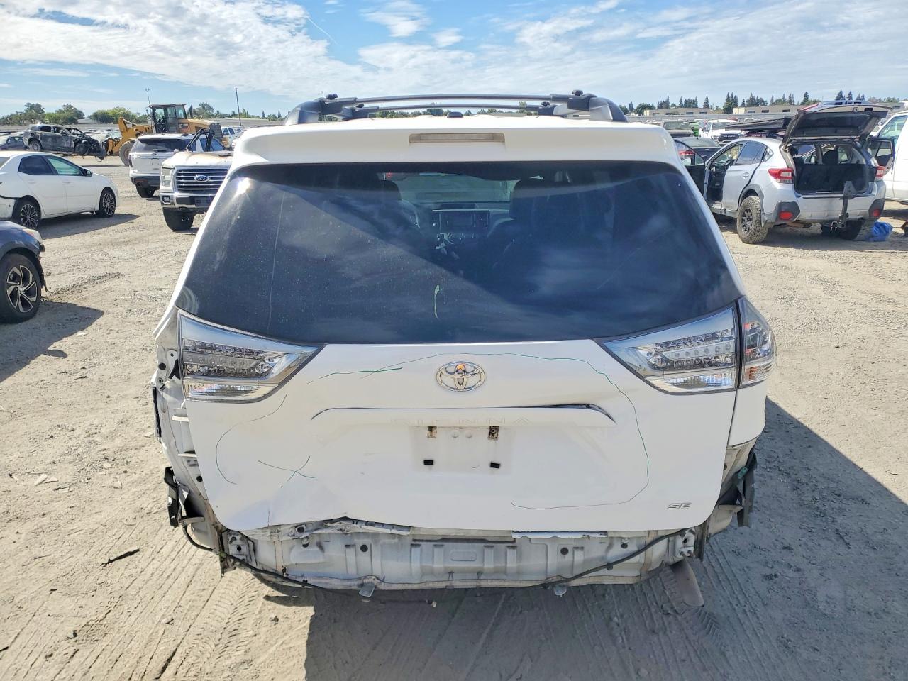 2014 TOYOTA SIENNA