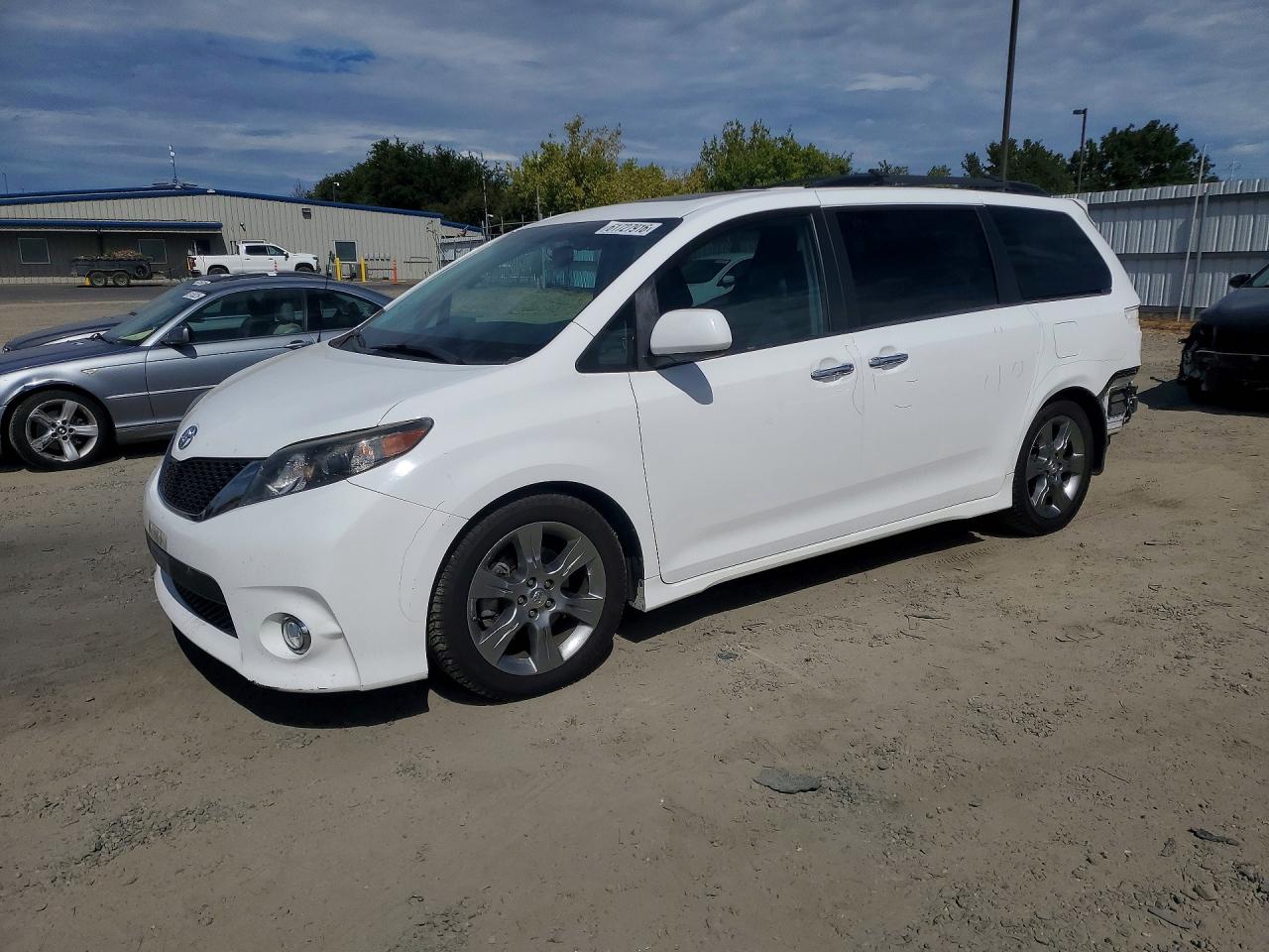 2014 TOYOTA SIENNA