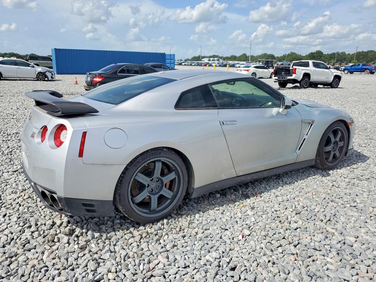 2016 NISSAN GTR