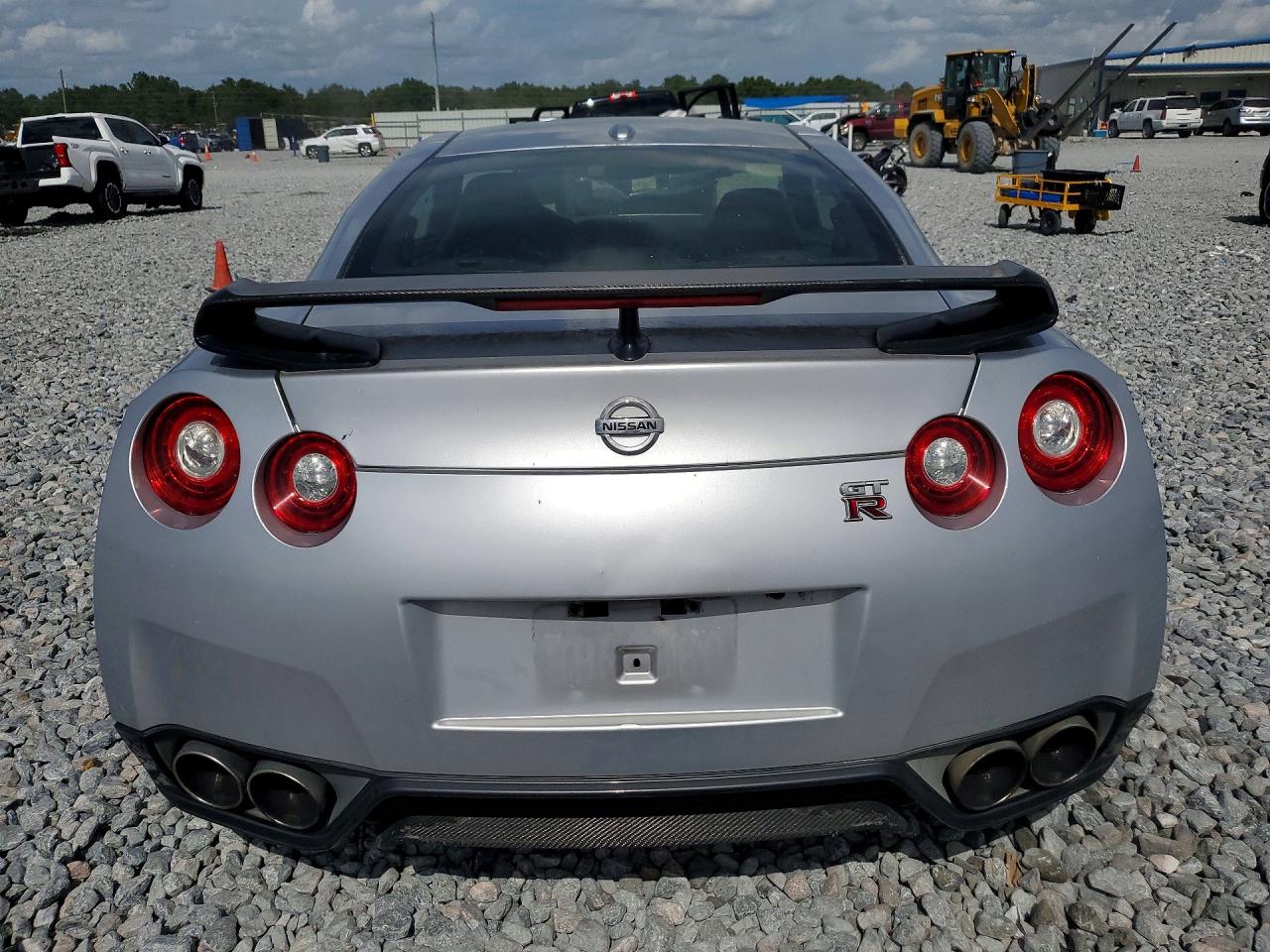 2016 NISSAN GTR