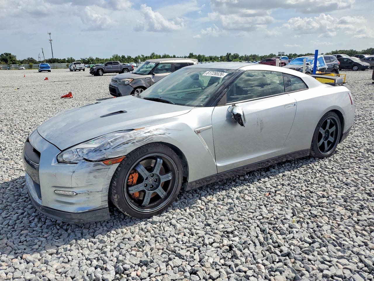 2016 NISSAN GTR