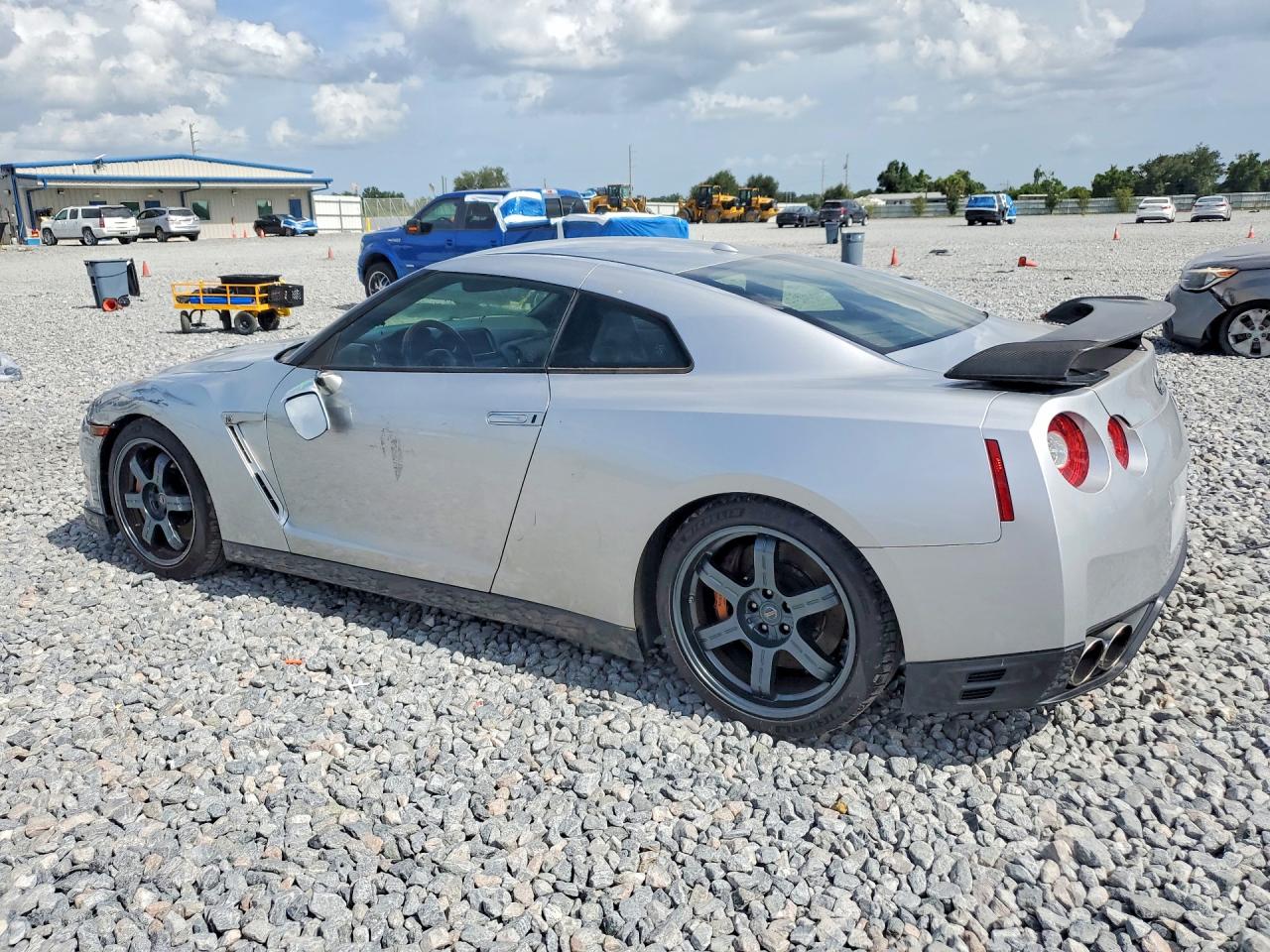 2016 NISSAN GTR
