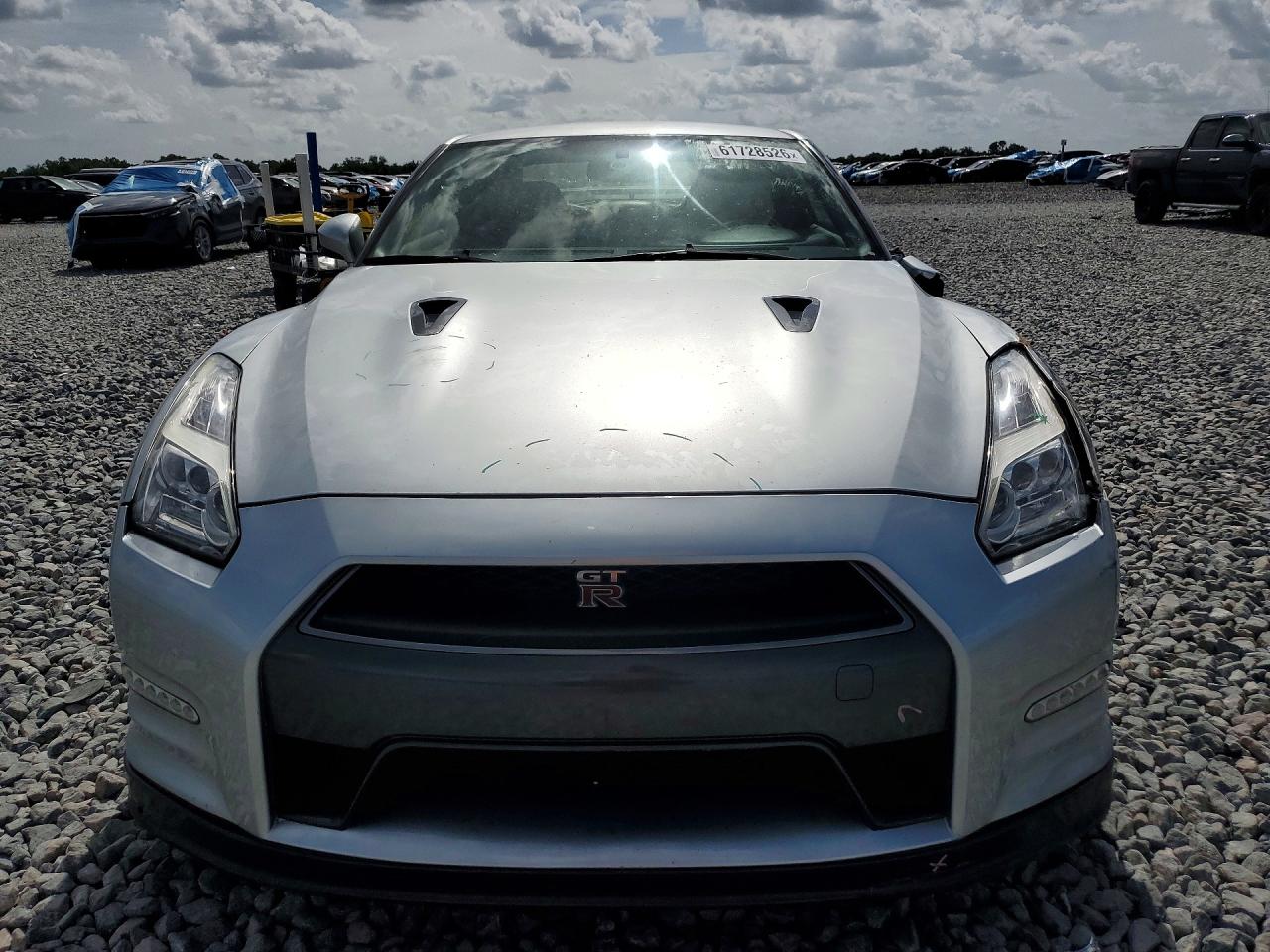 2016 NISSAN GTR