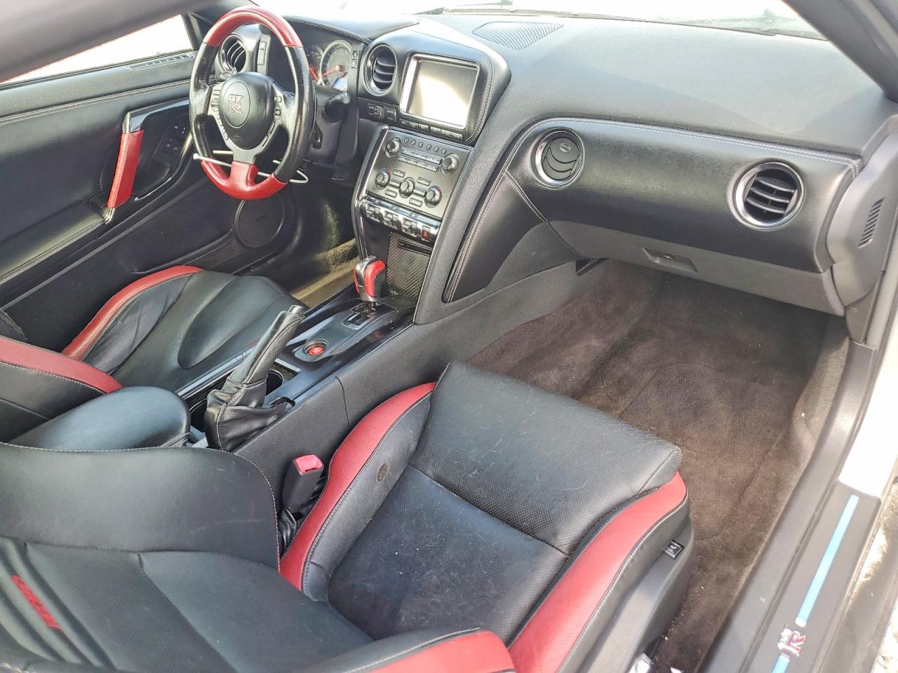 2016 NISSAN GTR